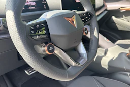 sininen CUPRA Tavascan 2026 kuva 18.