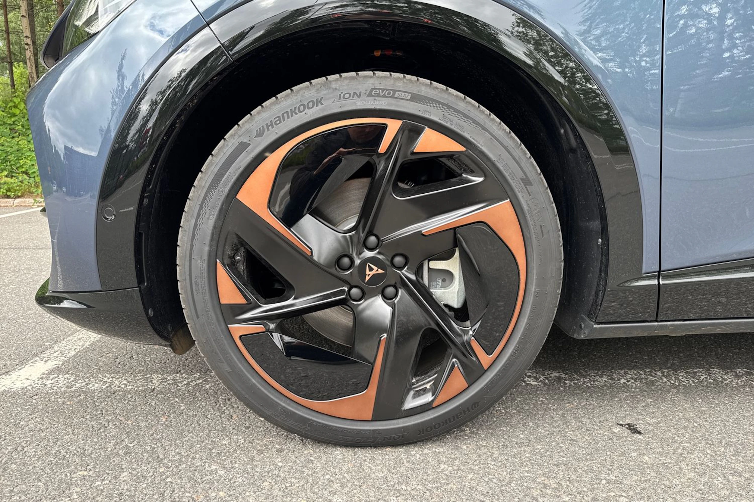 sininen CUPRA Tavascan 2026 kuva 10.