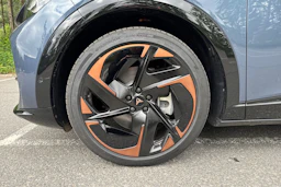 sininen CUPRA Tavascan 2026 kuva 10.