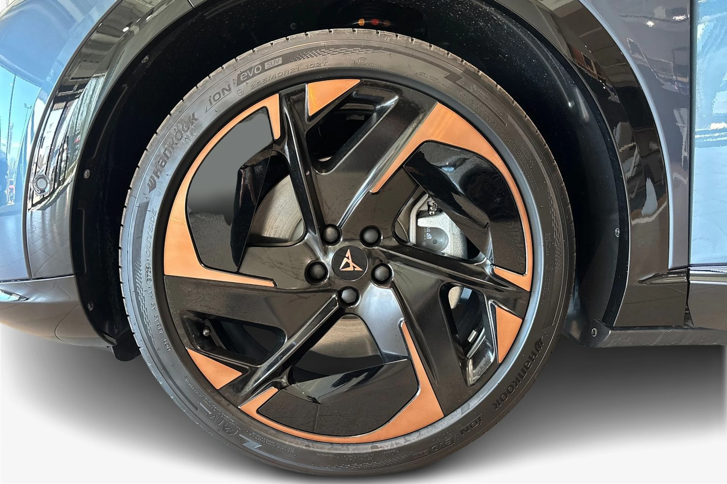 sininen CUPRA Tavascan 2026 kuva 9.