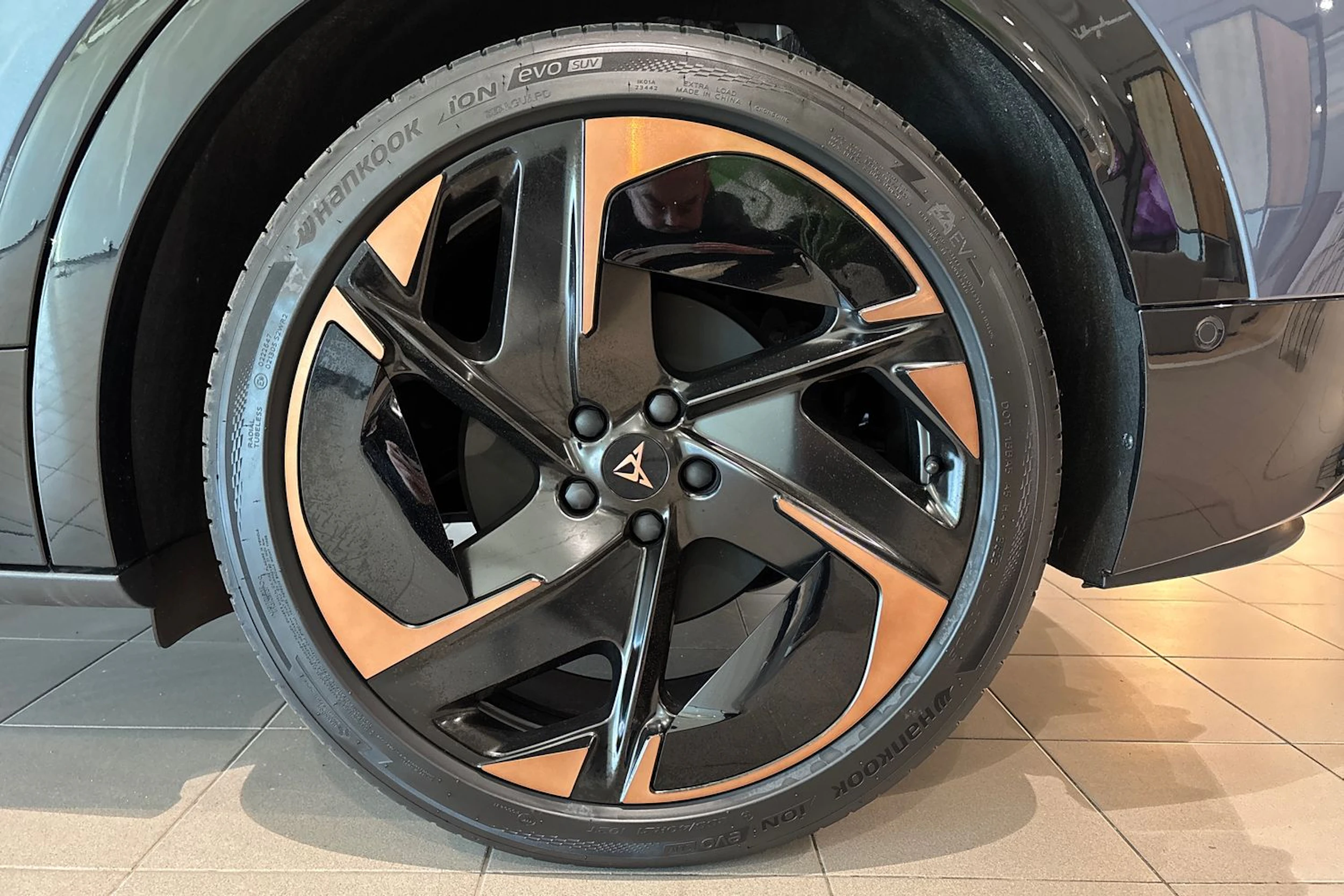 sininen CUPRA Tavascan 2026 kuva 10.