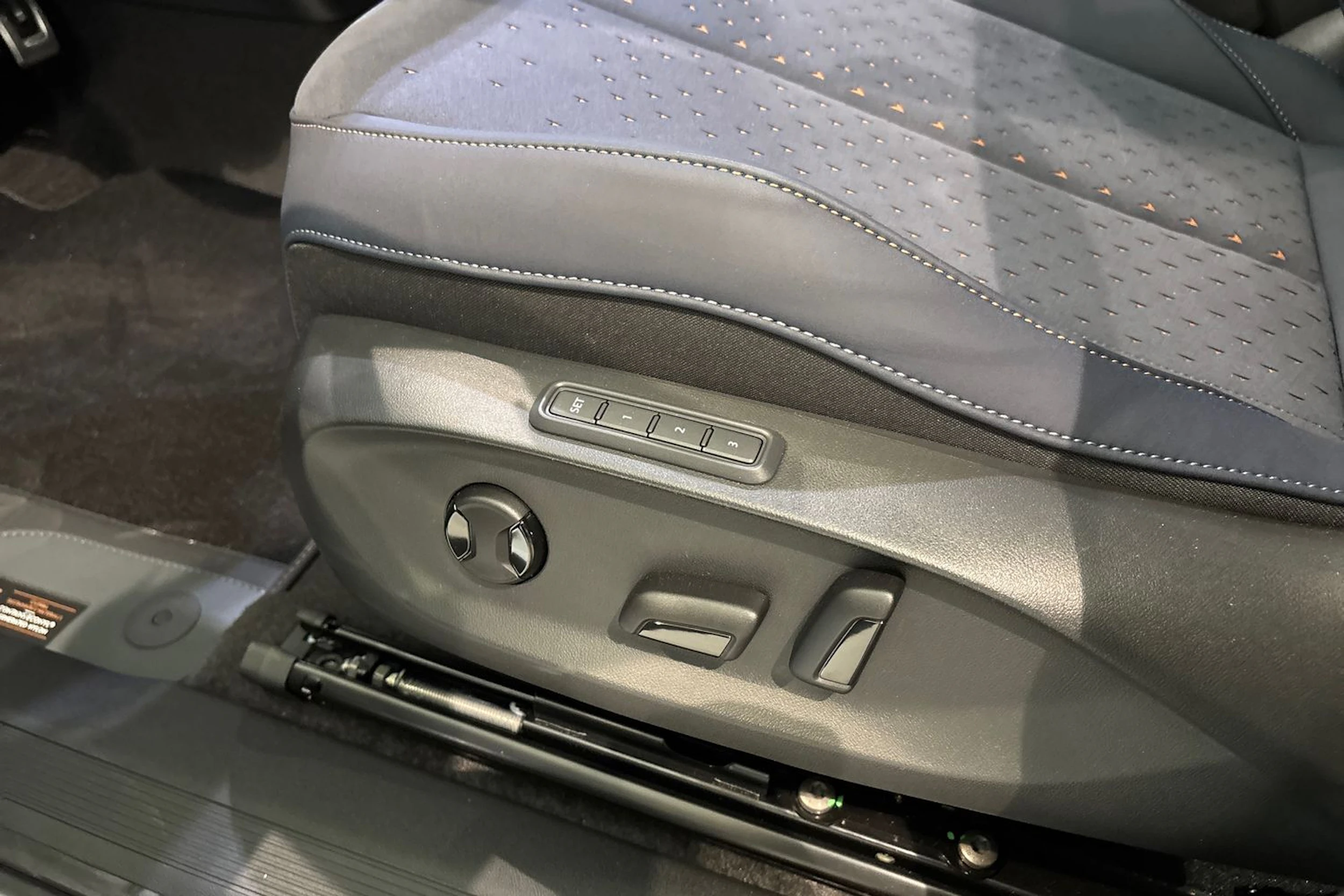 sininen CUPRA Tavascan 2026 kuva 11.