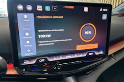 sininen CUPRA Tavascan 2026 kuva 12.