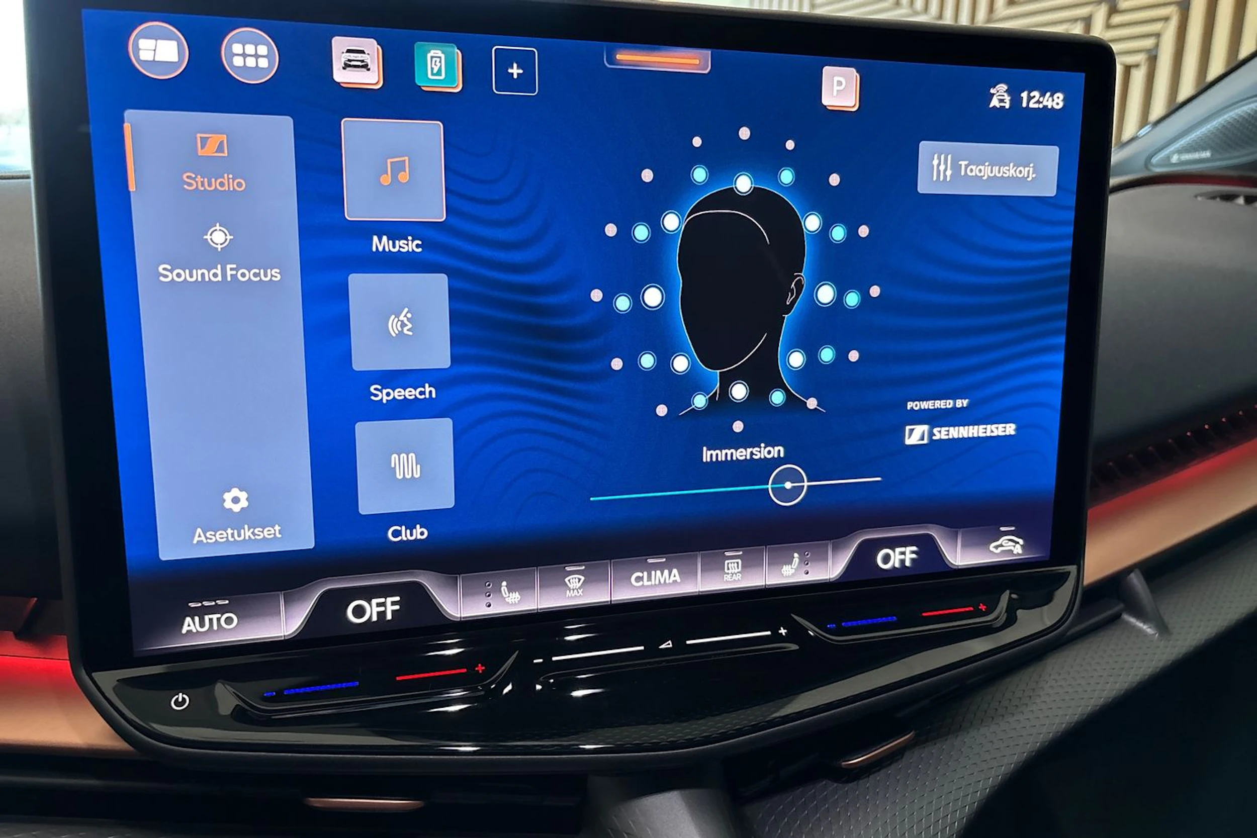 sininen CUPRA Tavascan 2026 kuva 13.