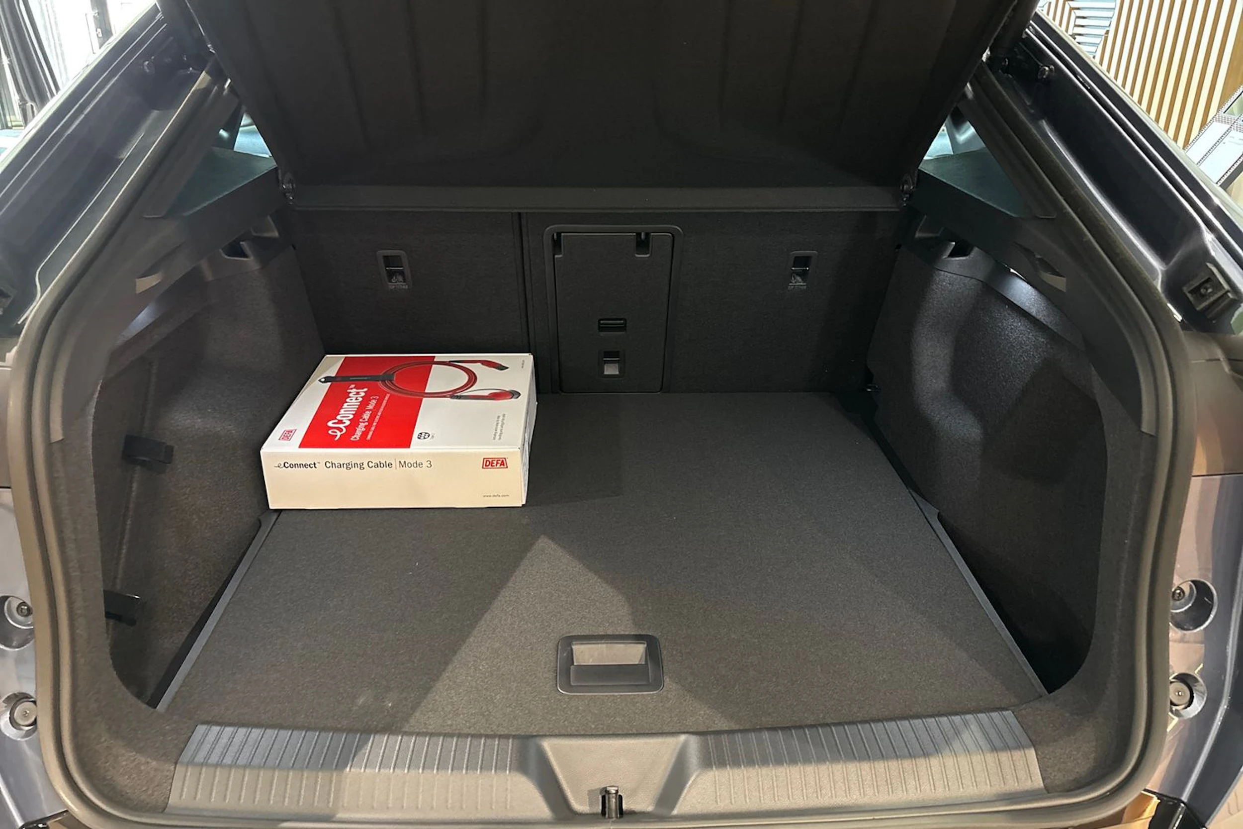 sininen CUPRA Tavascan 2026 kuva 15.