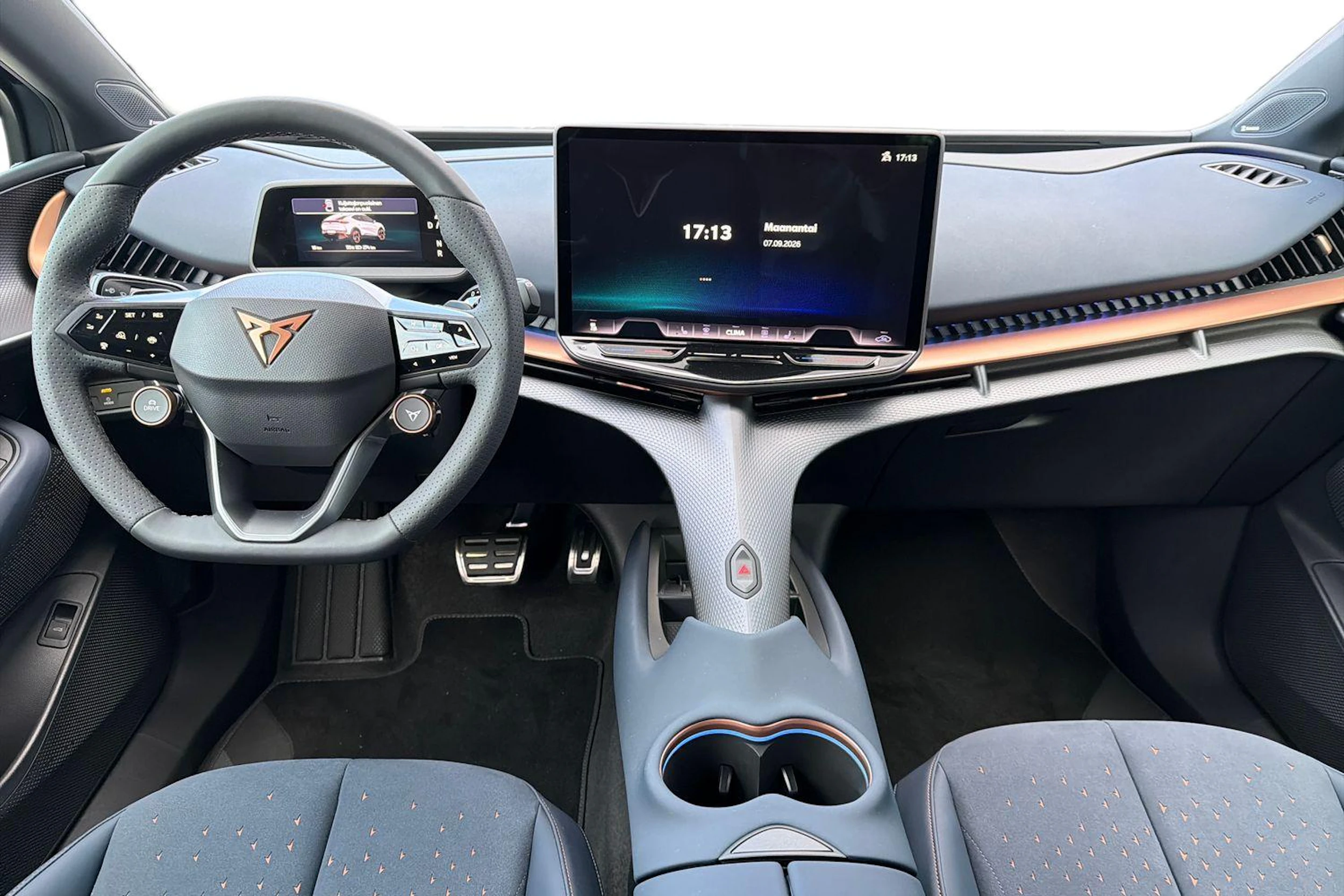 sininen CUPRA Tavascan 2026 kuva 7.