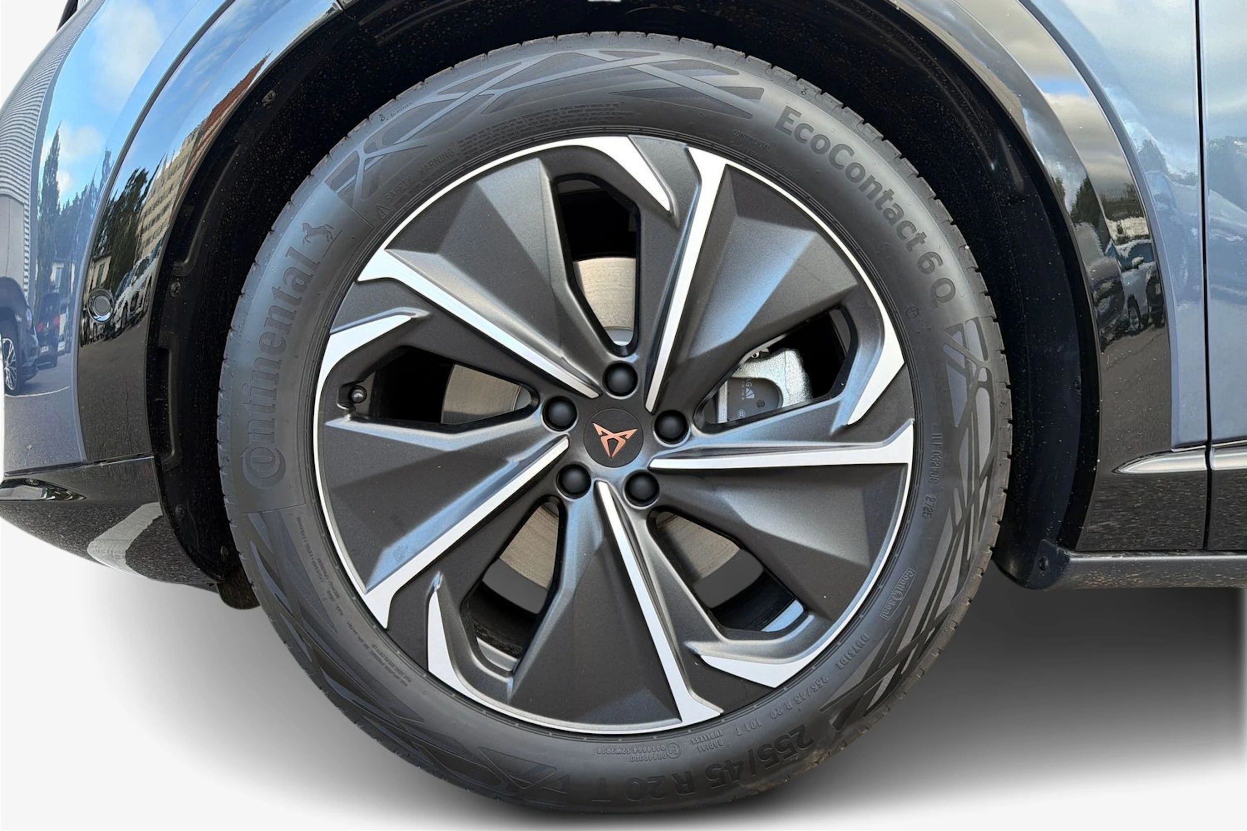 sininen CUPRA Tavascan 2026 kuva 9.