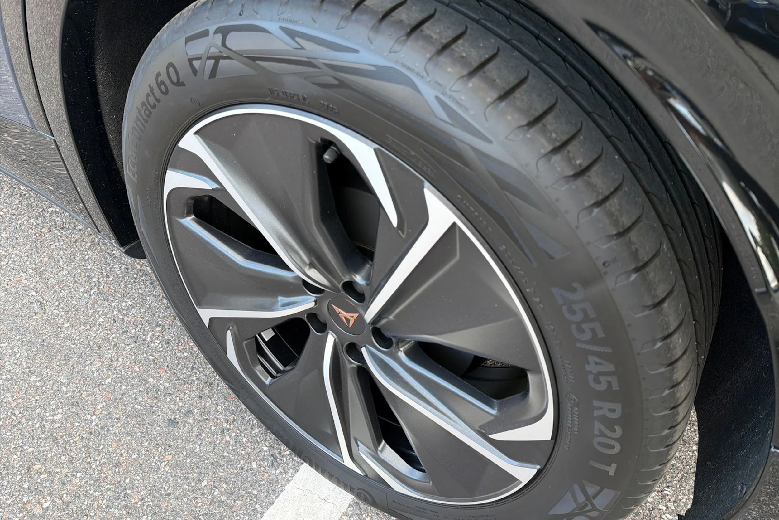 sininen CUPRA Tavascan 2026 kuva 10.