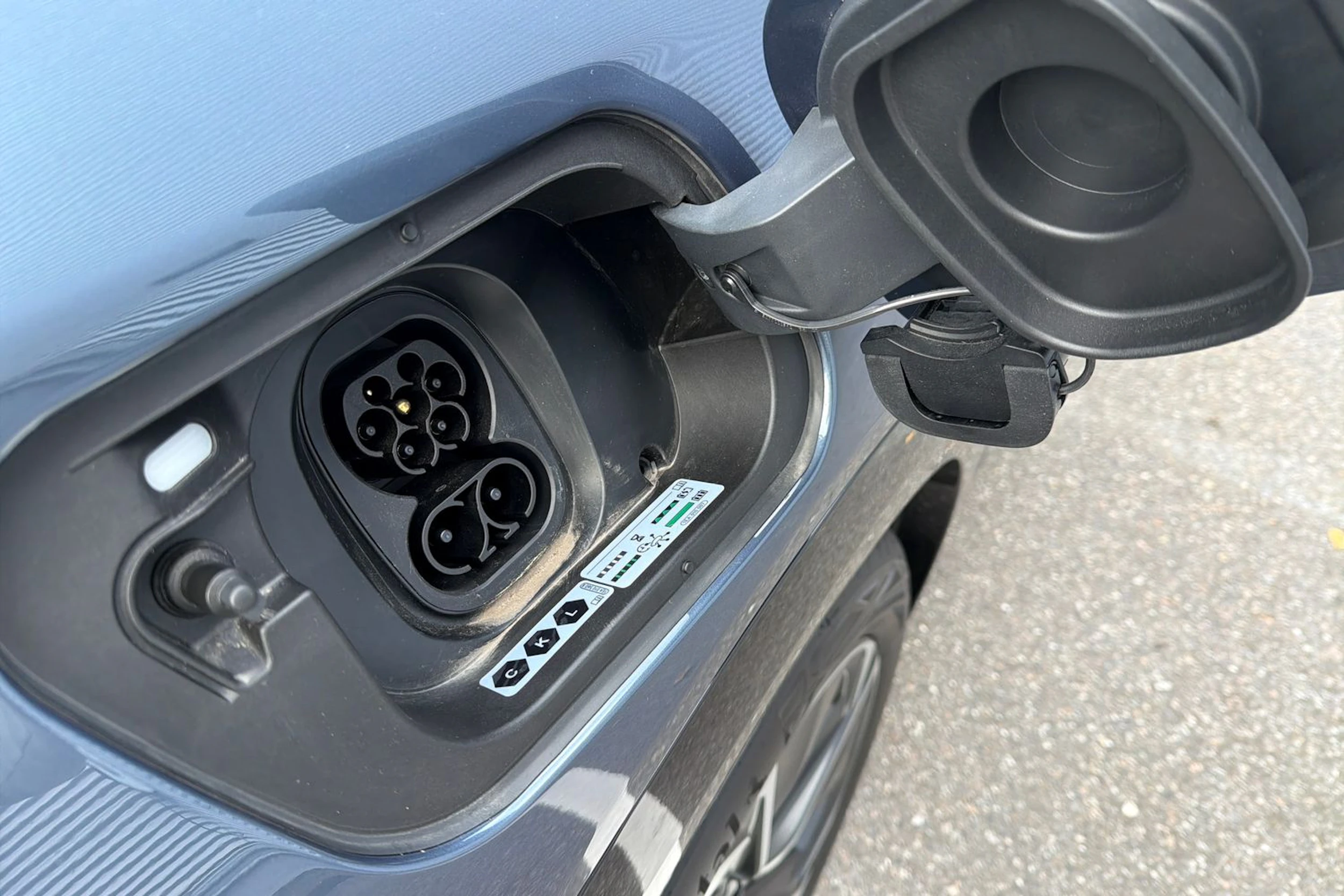 sininen CUPRA Tavascan 2026 kuva 15.