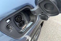 sininen CUPRA Tavascan 2026 kuva 15.