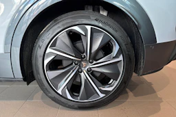 harmaa CUPRA Tavascan 2026 kuva 10.