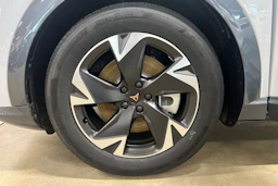 met. harmaa CUPRA Tavascan 2026 kuva 10.