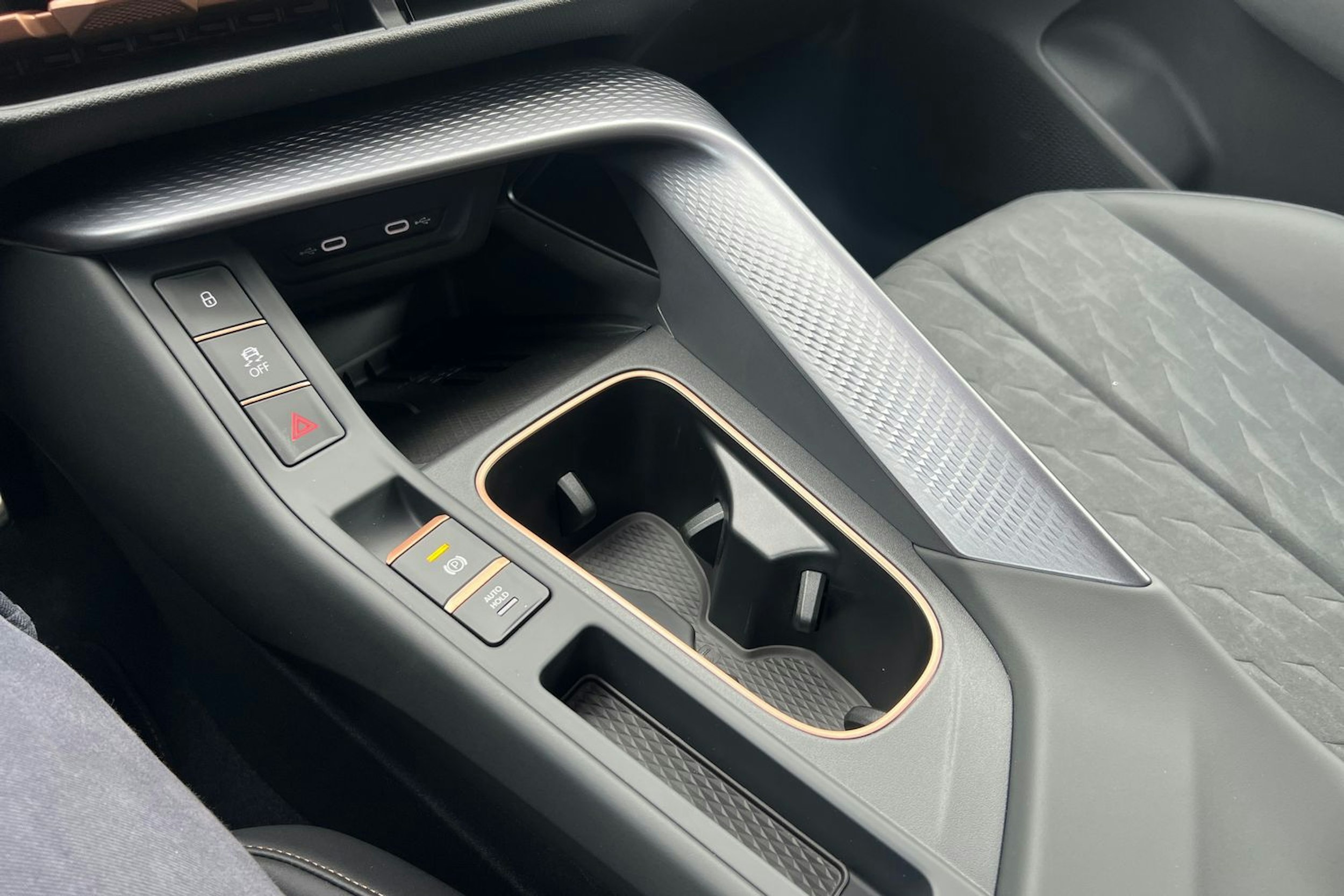 harmaa CUPRA Terramar 2025 kuva 12.
