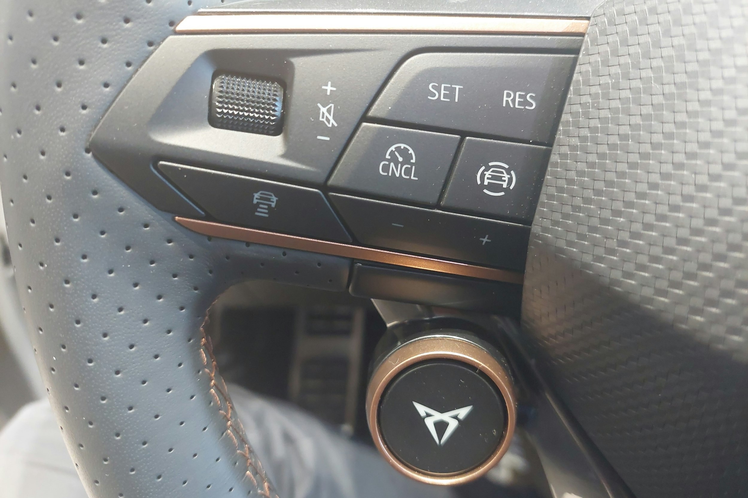 met. Valkoinen CUPRA Terramar 2025 kuva 16.