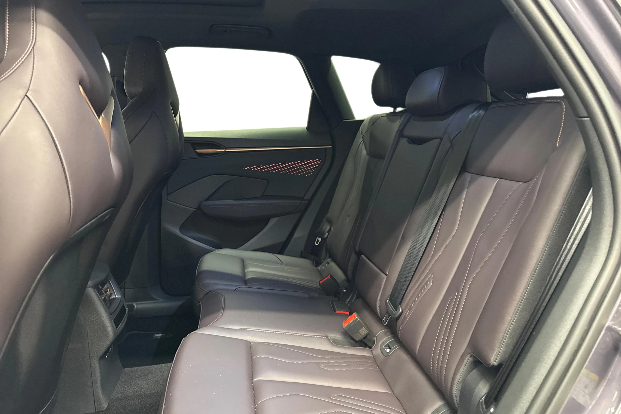 harmaa CUPRA Terramar 2025 kuva 8.