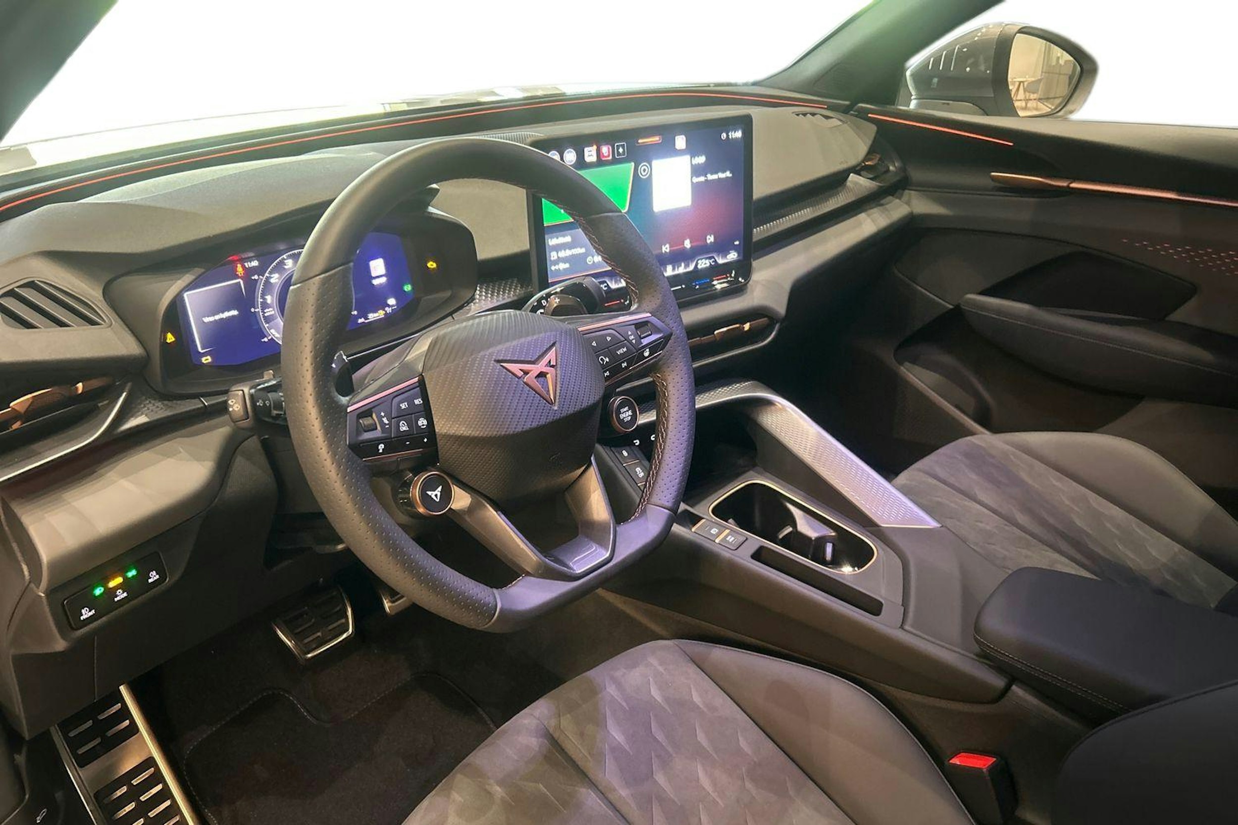 valkoinen CUPRA Terramar 2025 kuva 6.