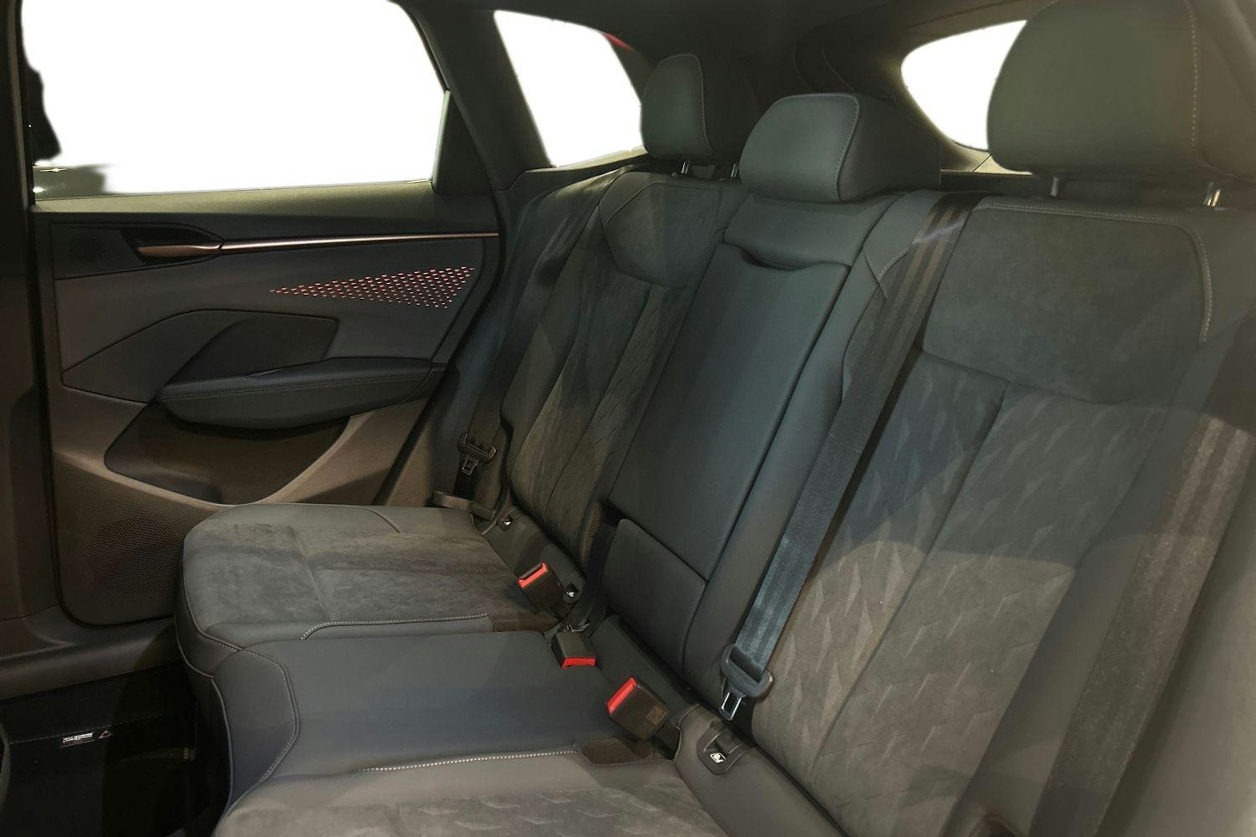 valkoinen CUPRA Terramar 2025 kuva 8.