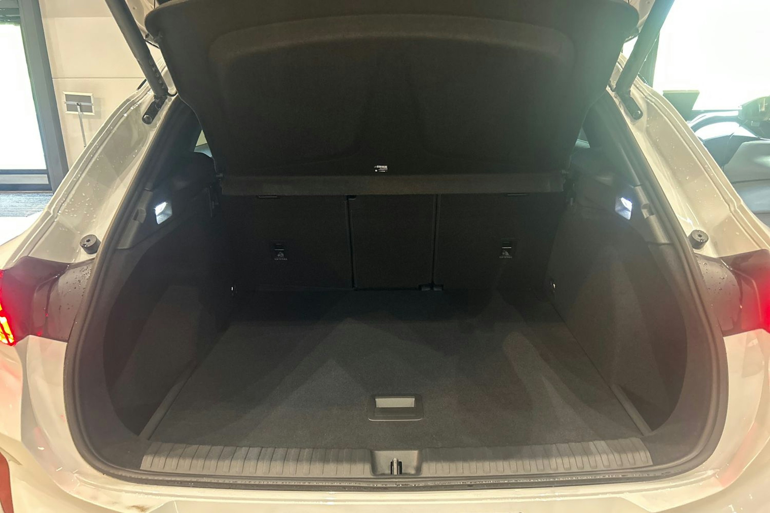 valkoinen CUPRA Terramar 2025 kuva 10.