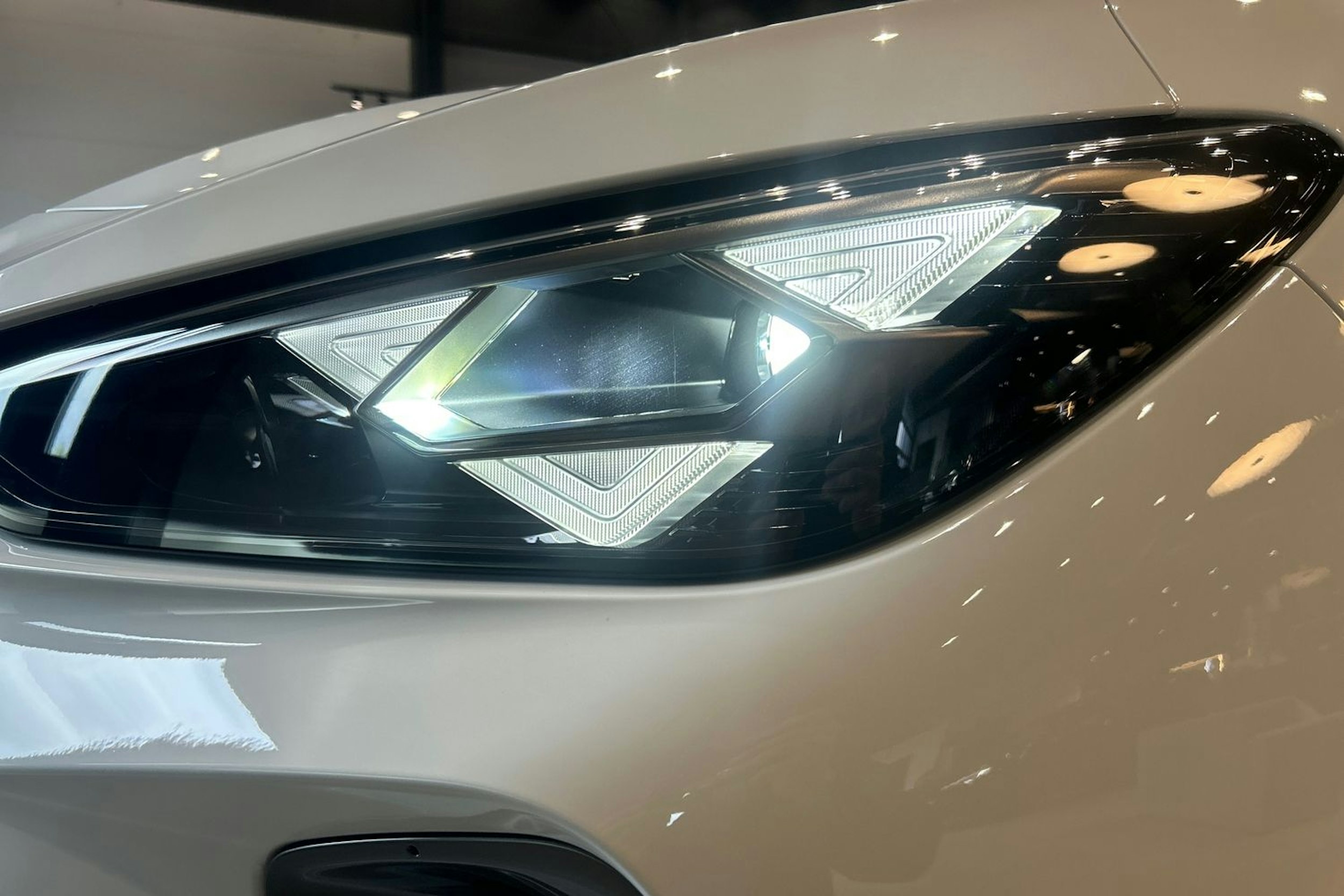 valkoinen CUPRA Terramar 2025 kuva 11.