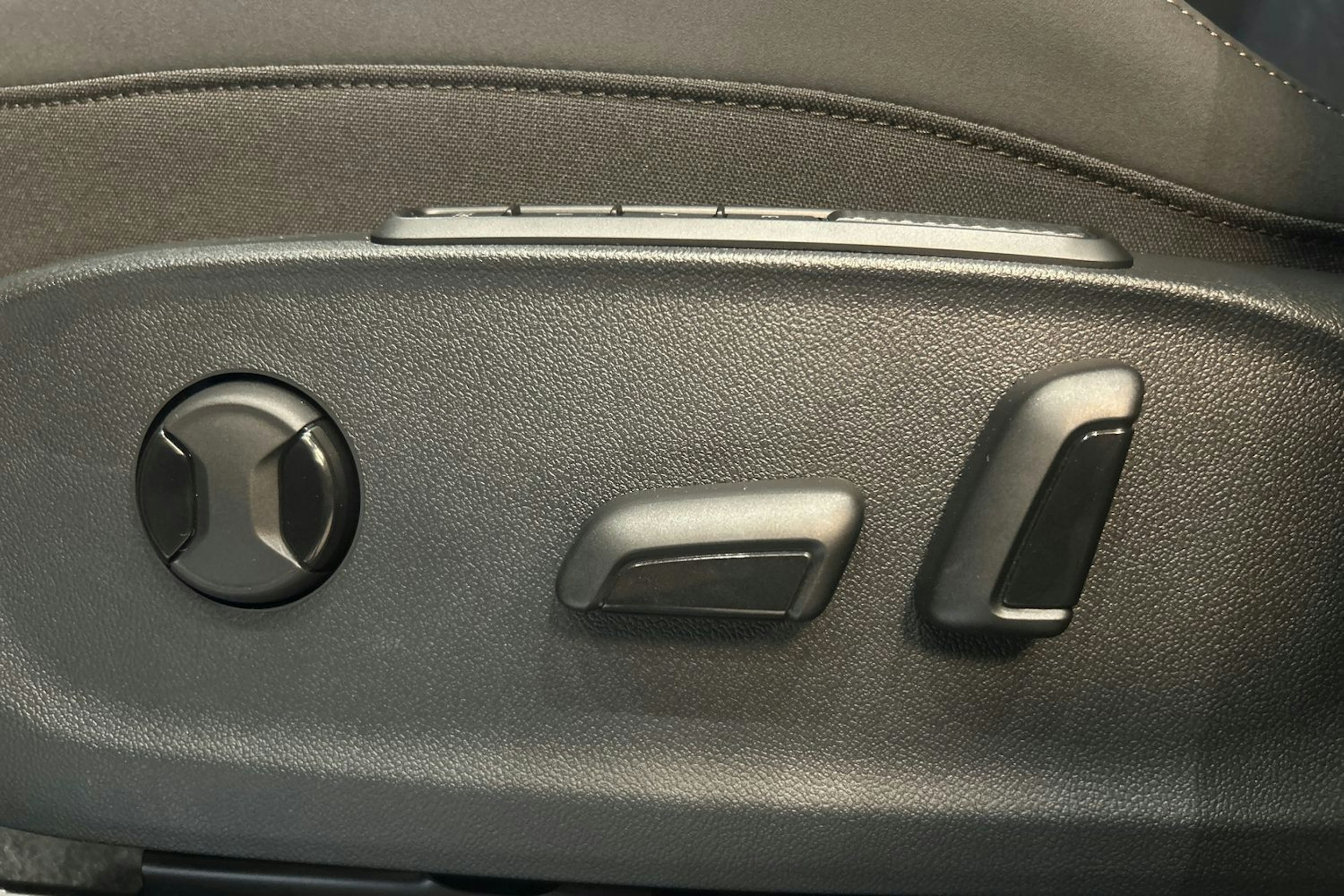 valkoinen CUPRA Terramar 2025 kuva 13.