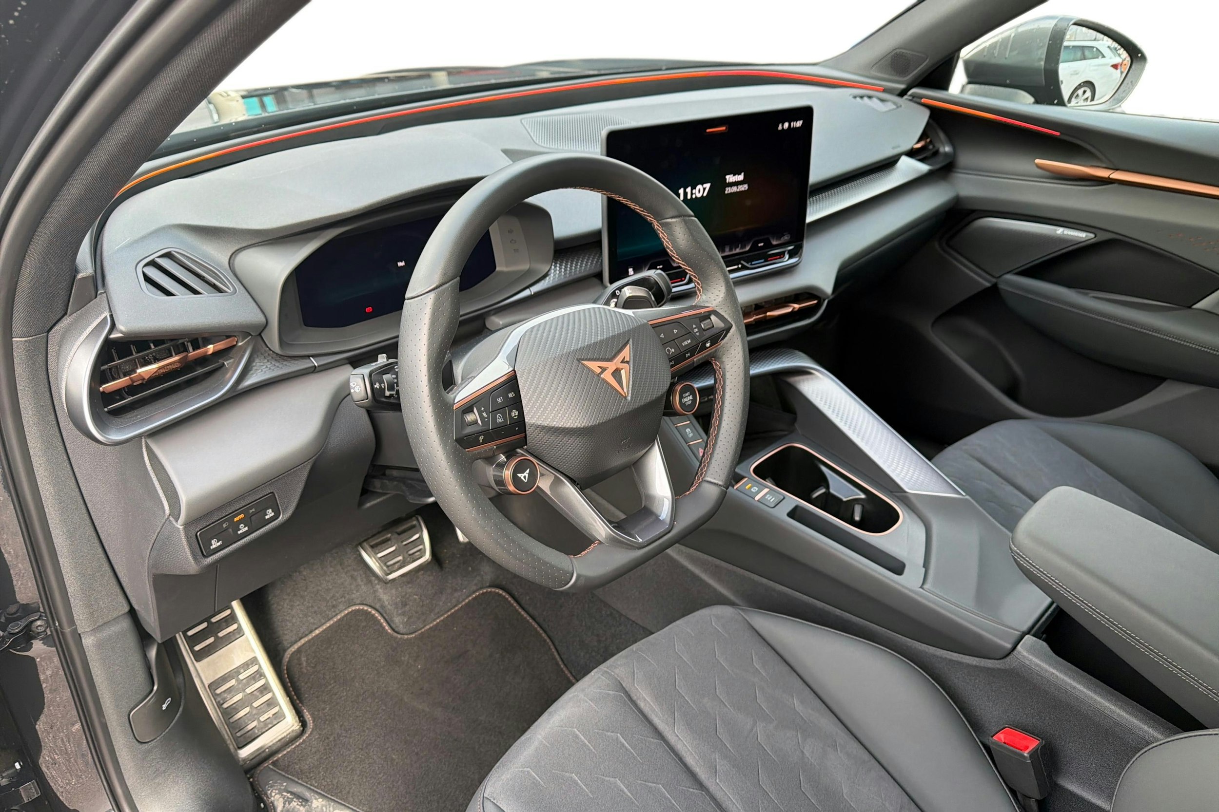 harmaa CUPRA Terramar 2025 kuva 6.