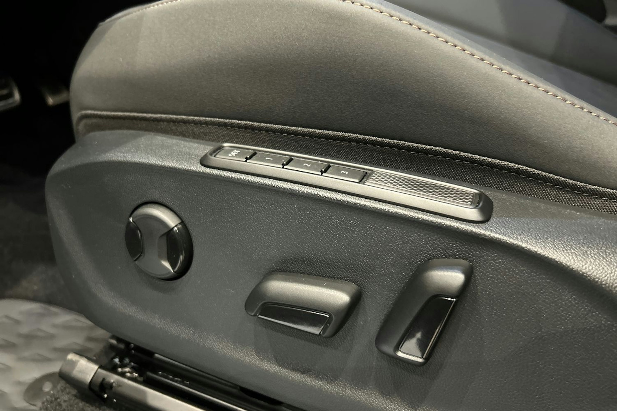 harmaa CUPRA Terramar 2025 kuva 11.