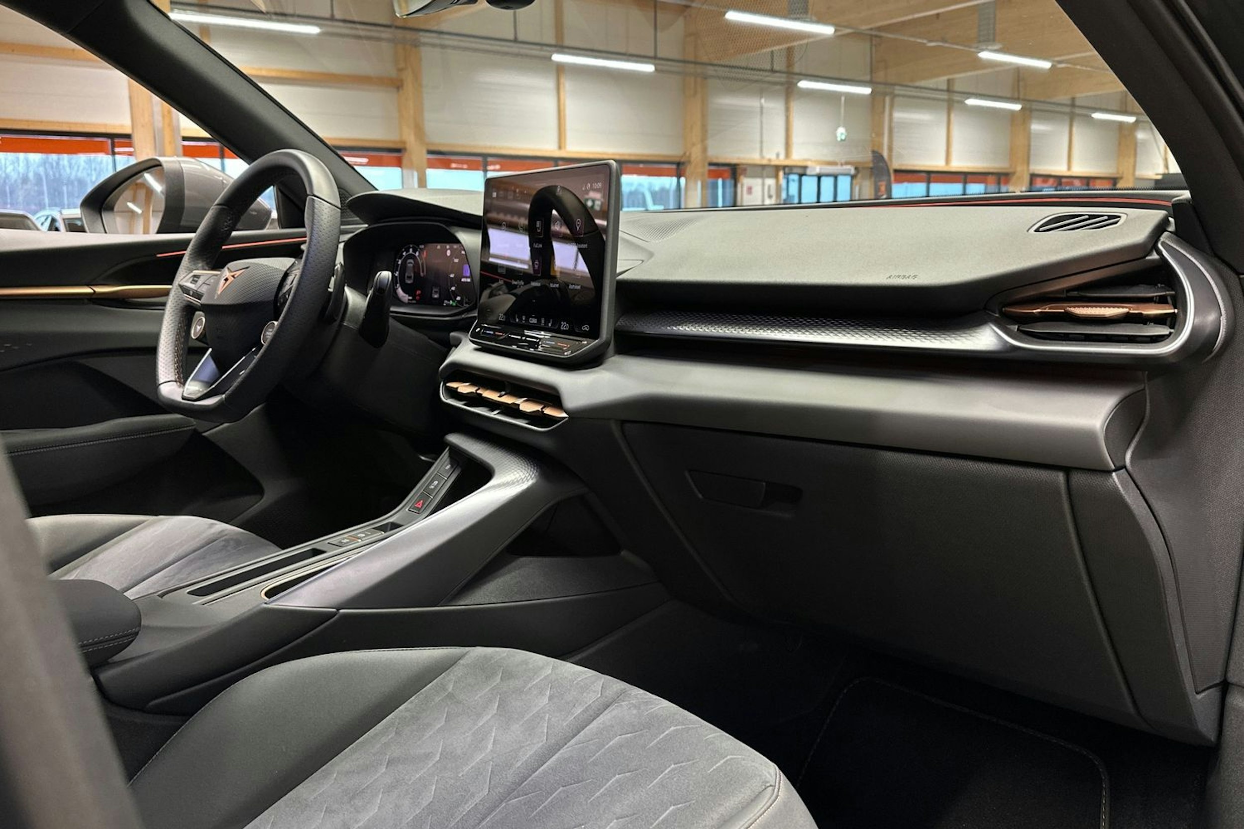 harmaa CUPRA Terramar 2025 kuva 14.