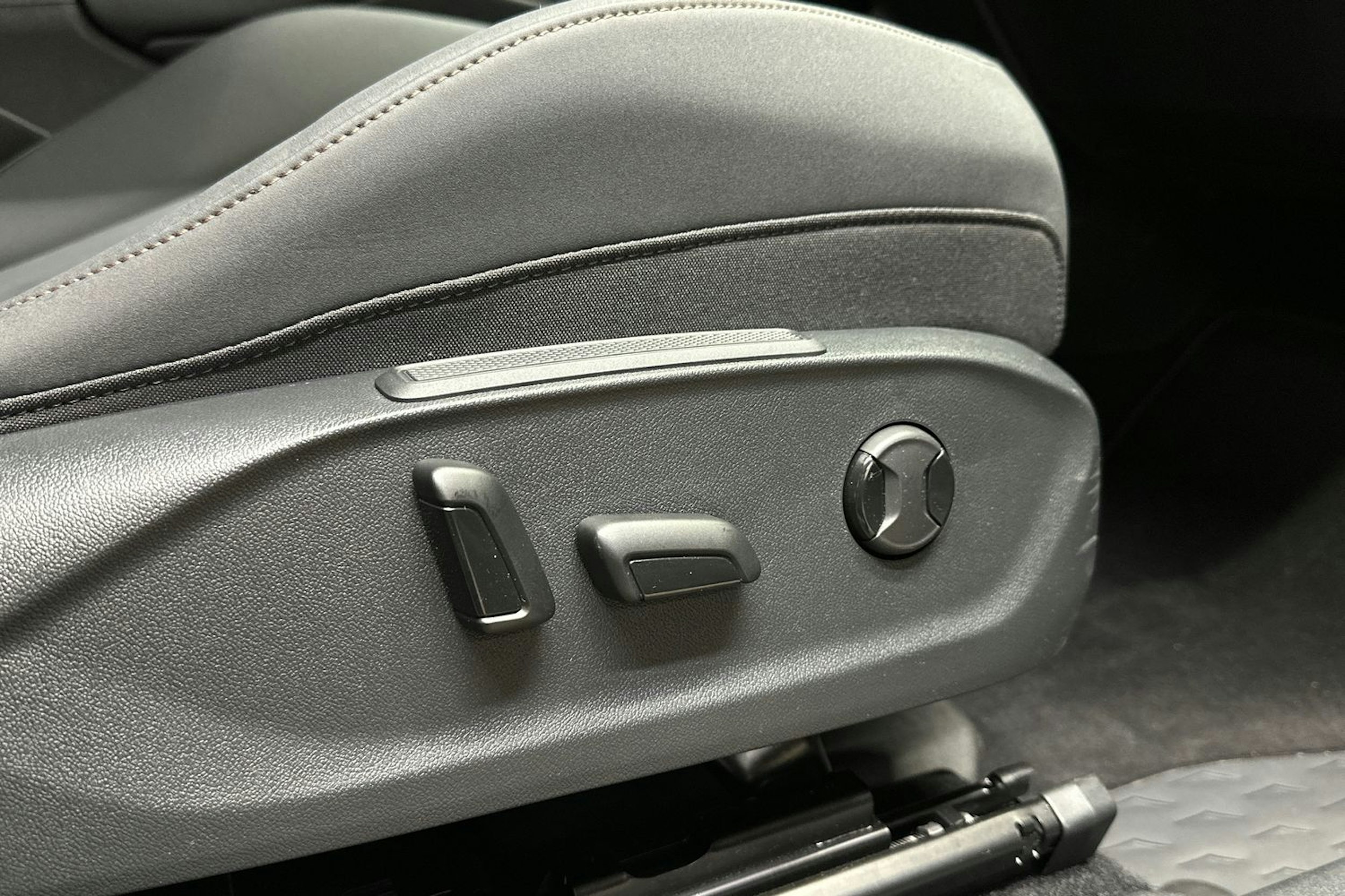 harmaa CUPRA Terramar 2025 kuva 16.