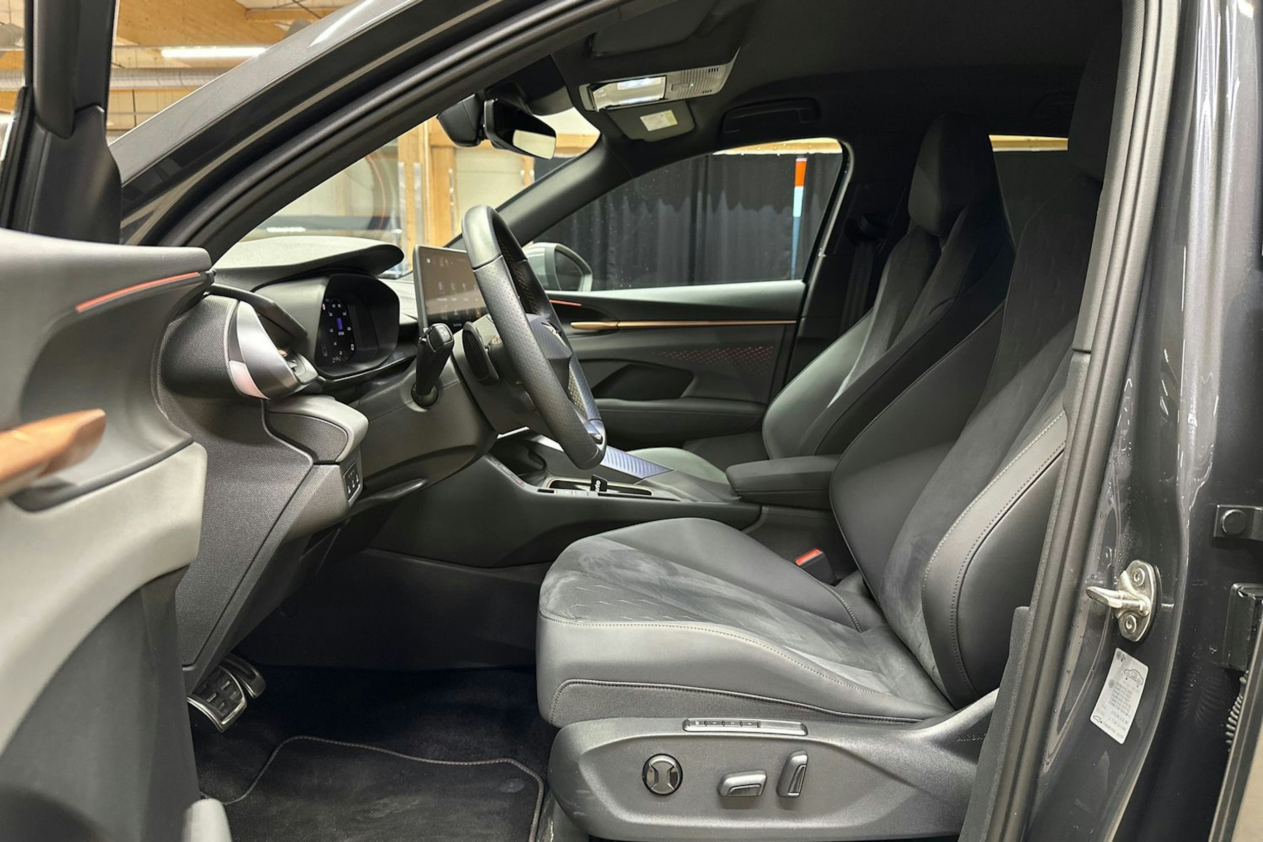 harmaa CUPRA Terramar 2025 kuva 18.