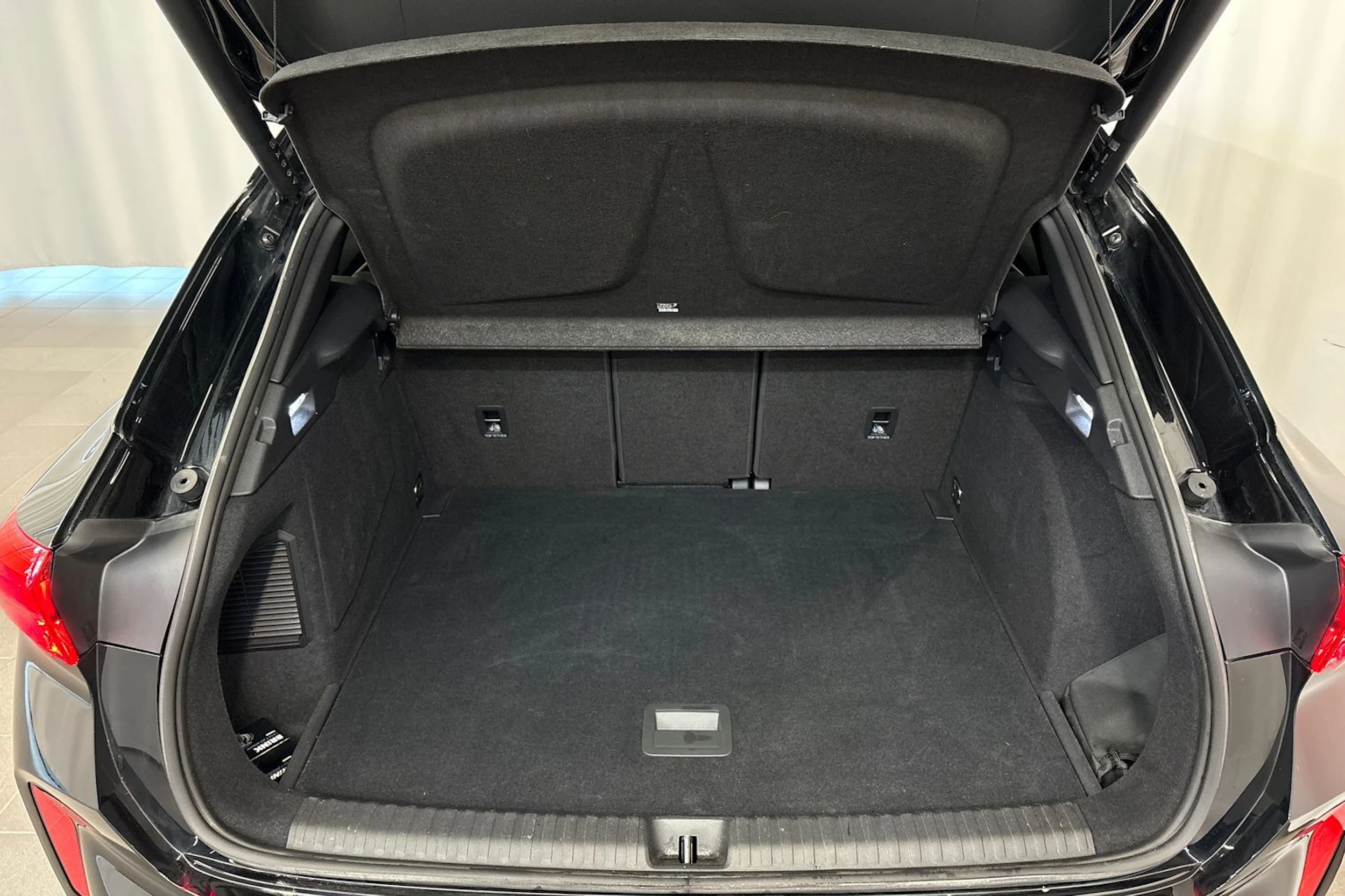 musta CUPRA Terramar 2025 kuva 14.