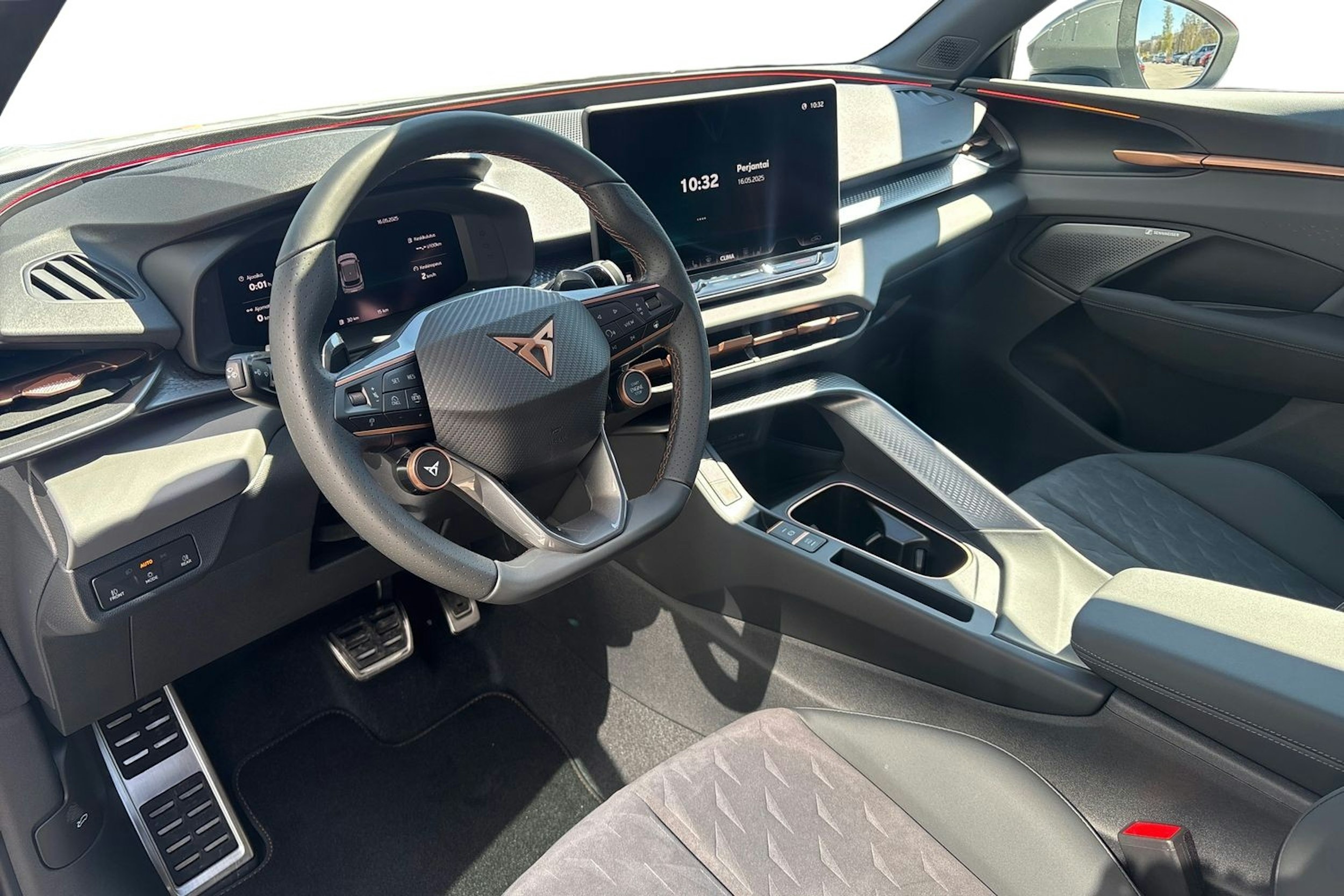 valkoinen CUPRA Terramar 2025 kuva 6.