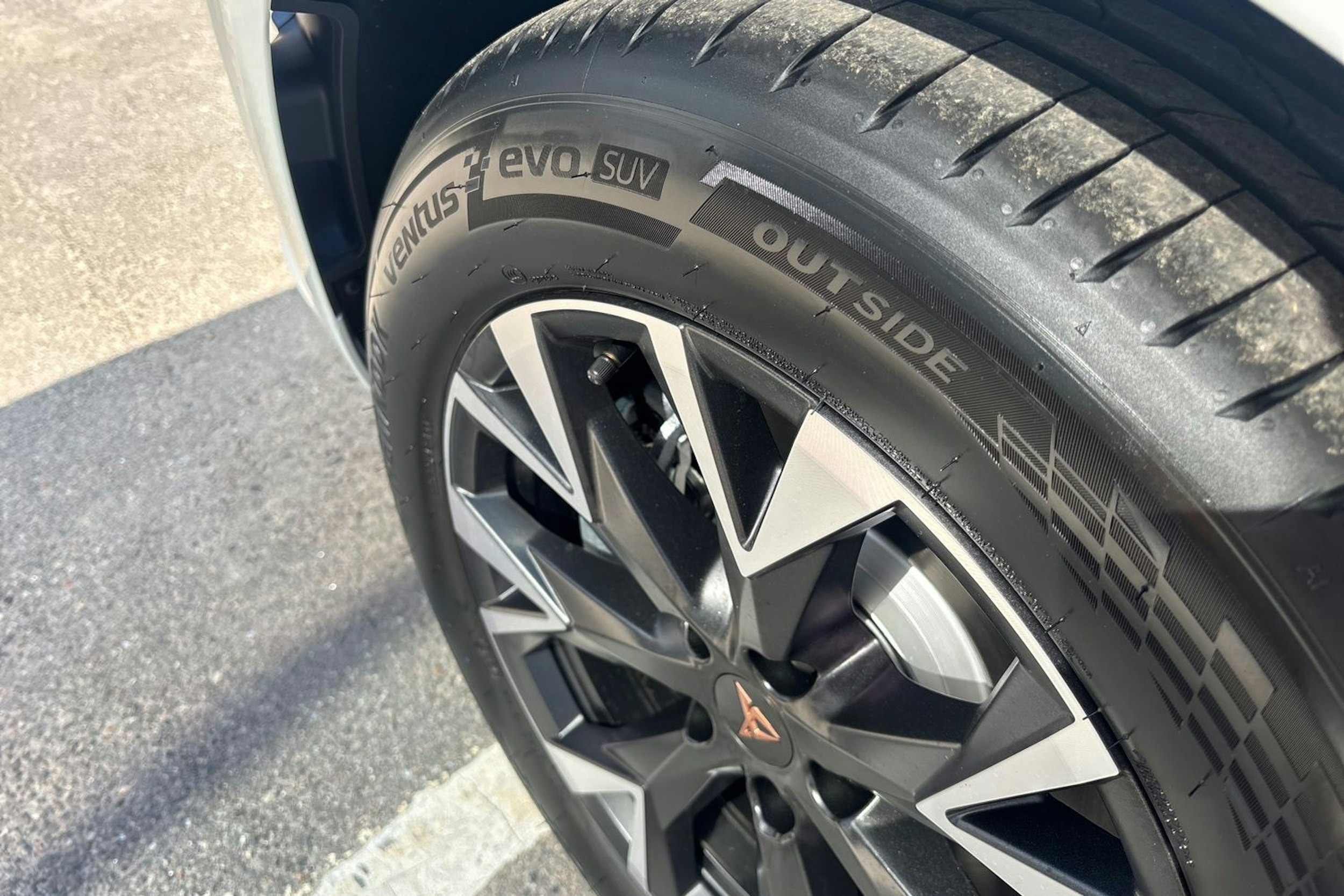 valkoinen CUPRA Terramar 2025 kuva 10.
