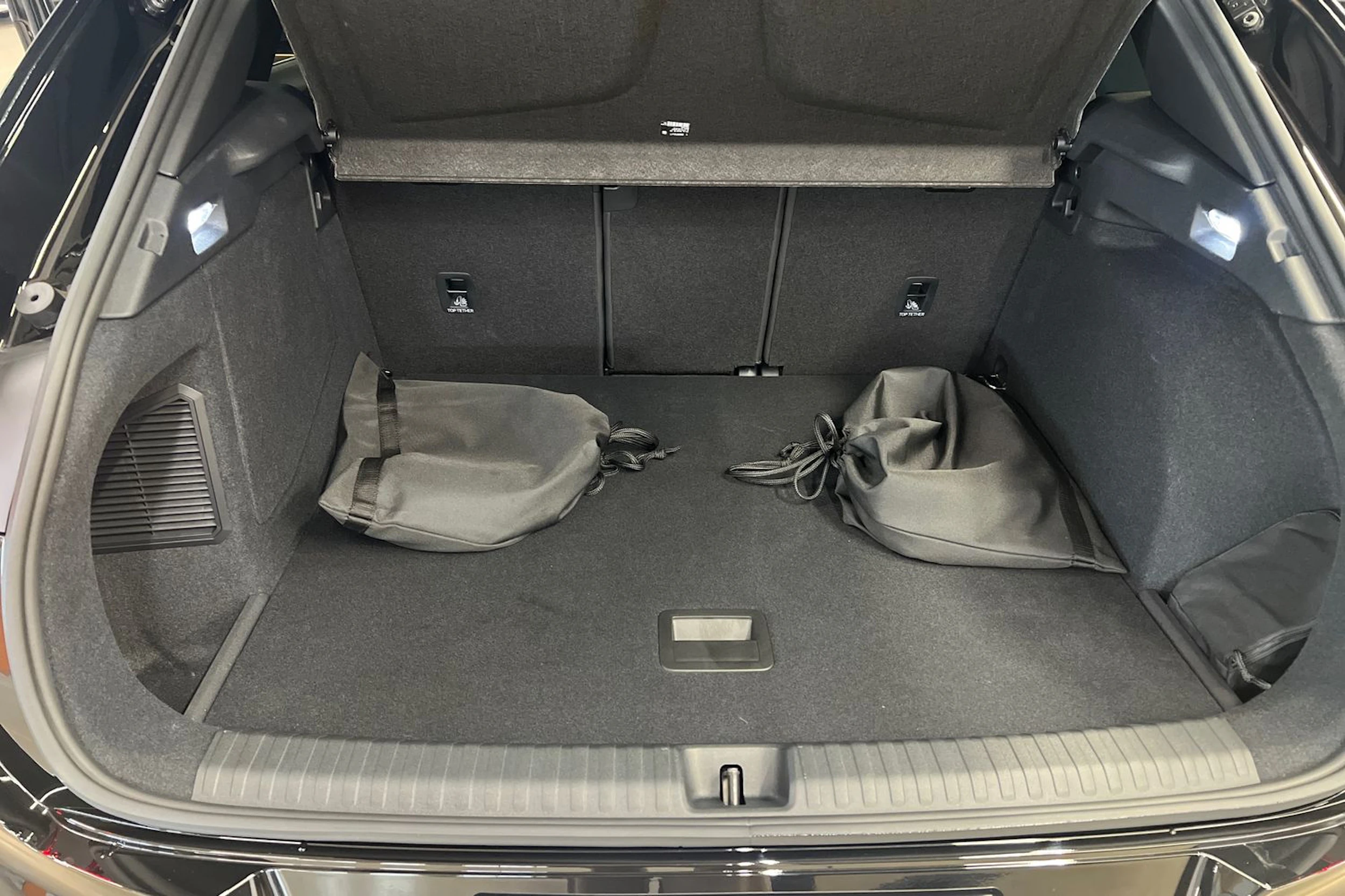 met. musta CUPRA Terramar 2026 kuva 10.