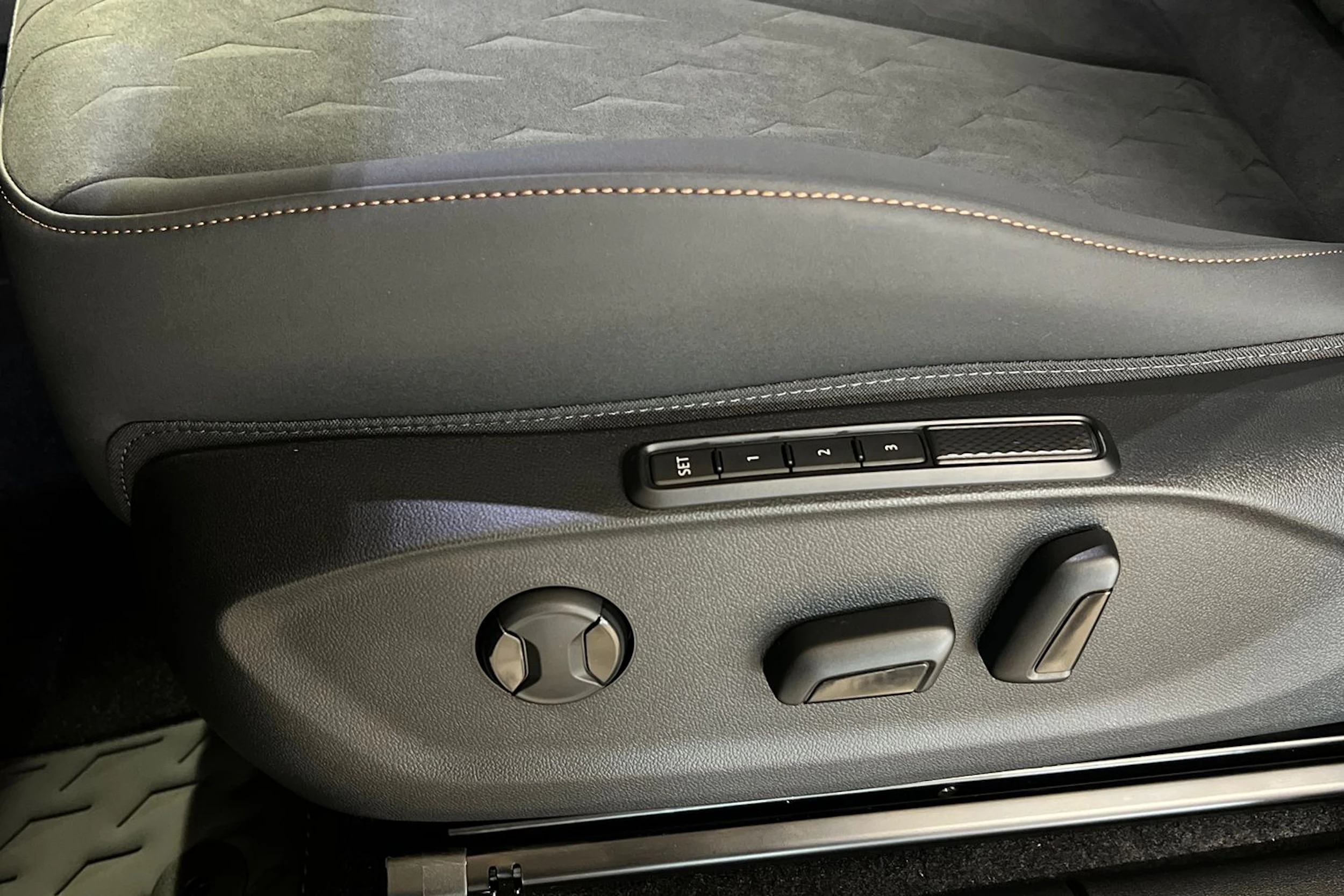 met. musta CUPRA Terramar 2026 kuva 12.