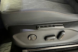 met. musta CUPRA Terramar 2026 kuva 12.