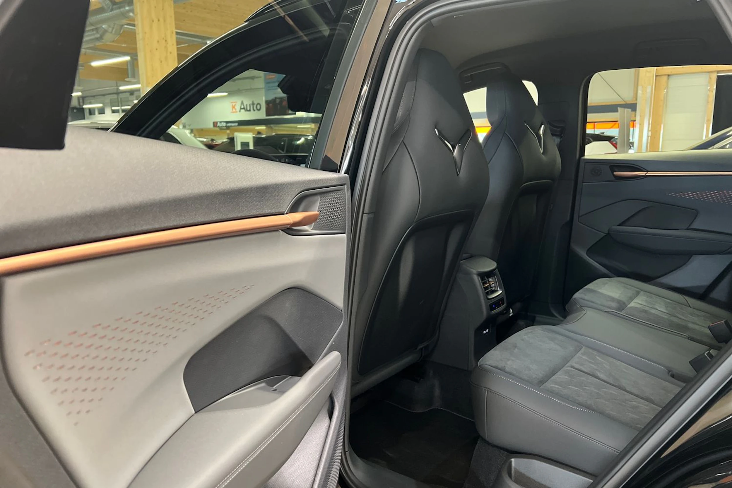 met. musta CUPRA Terramar 2026 kuva 14.