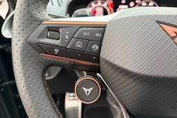 harmaa CUPRA Terramar 2026 kuva 11.