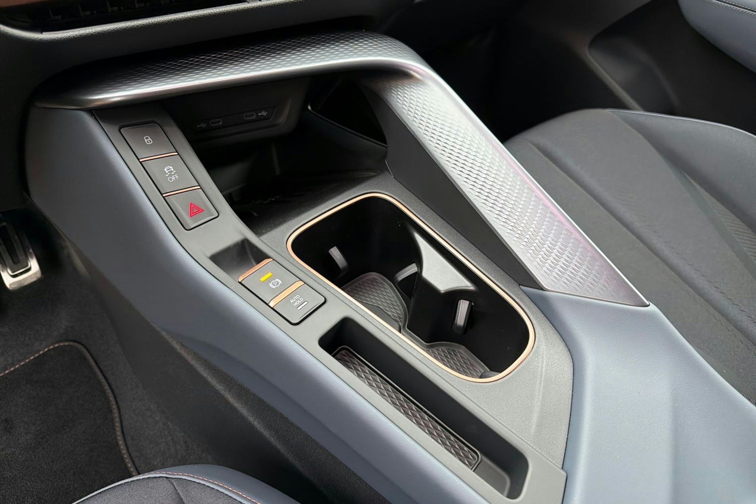 harmaa CUPRA Terramar 2026 kuva 13.