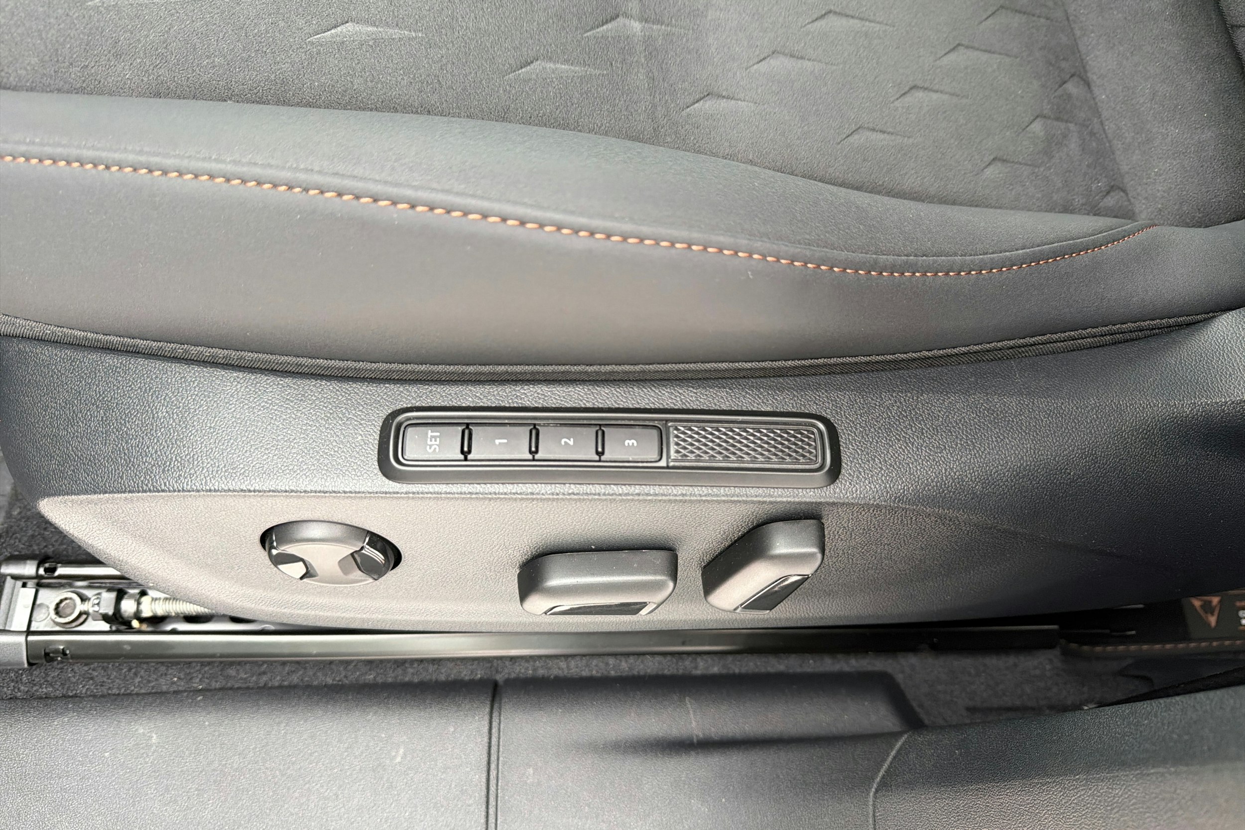 harmaa CUPRA Terramar 2026 kuva 17.