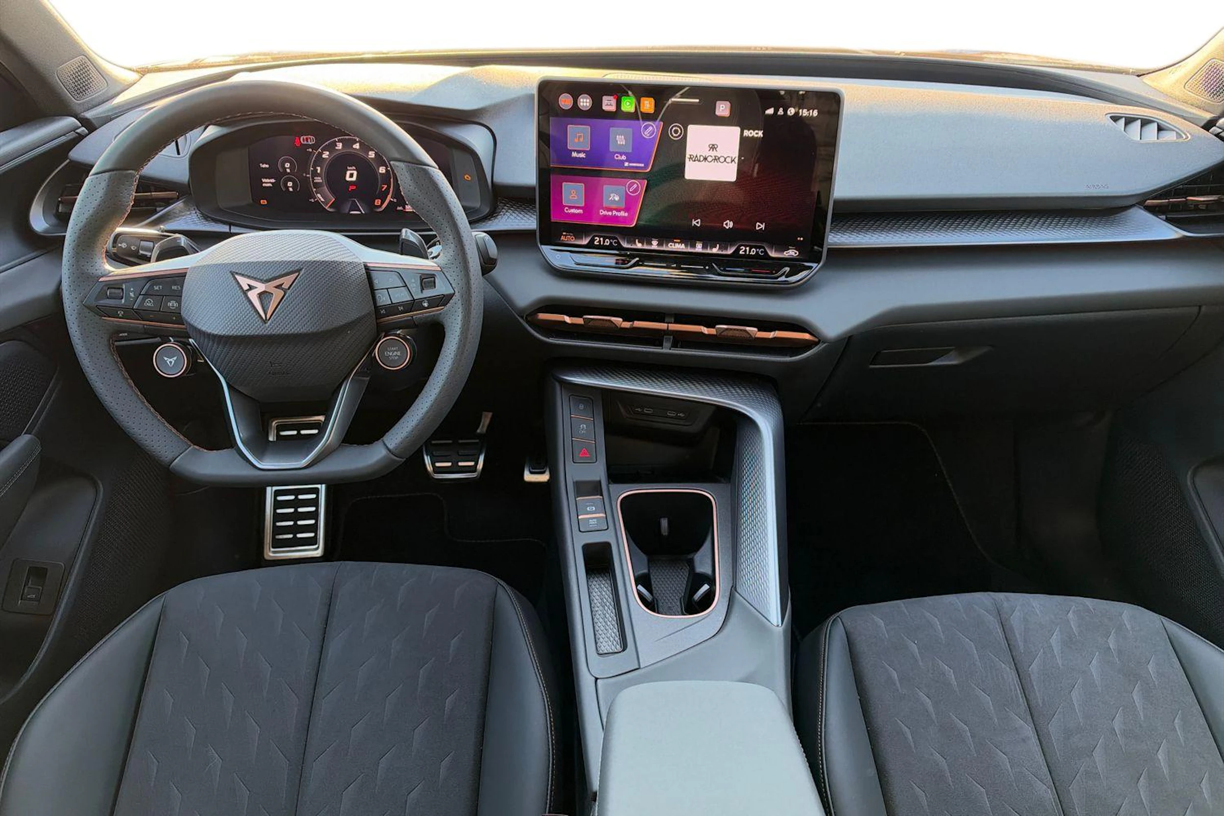 harmaa CUPRA Terramar 2026 kuva 7.