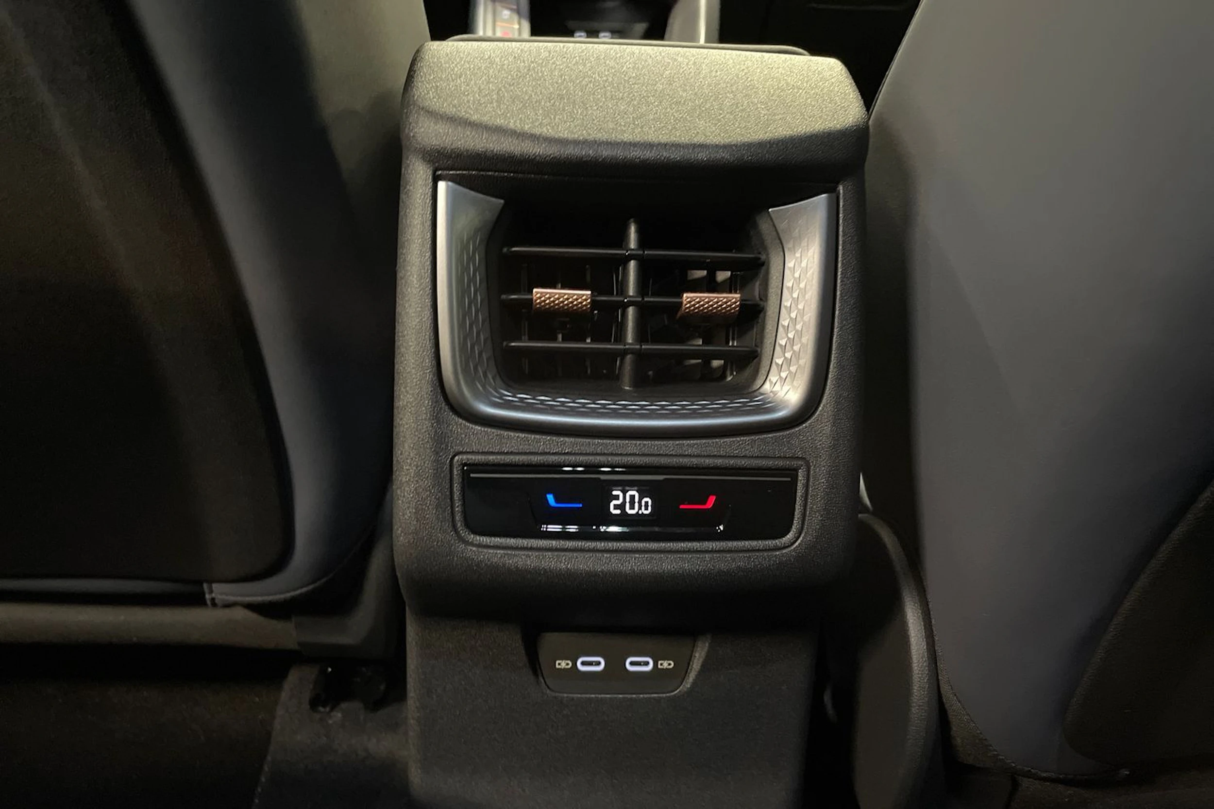 met. musta CUPRA Terramar 2026 kuva 12.