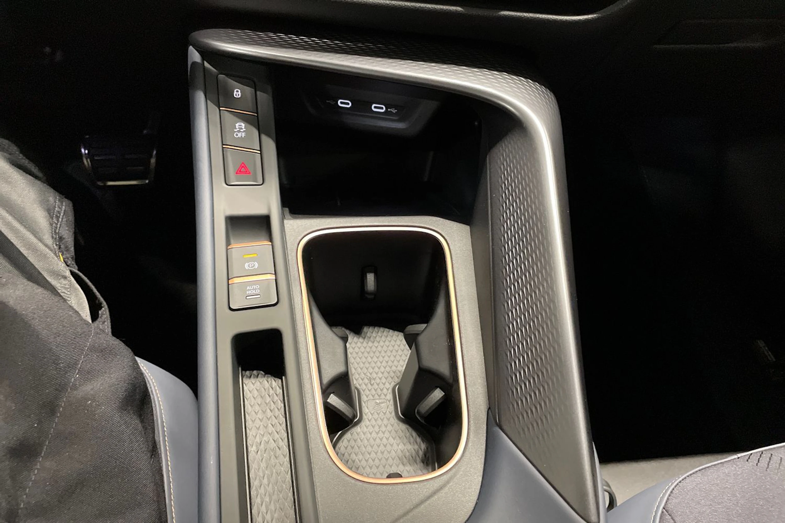 met. musta CUPRA Terramar 2026 kuva 15.