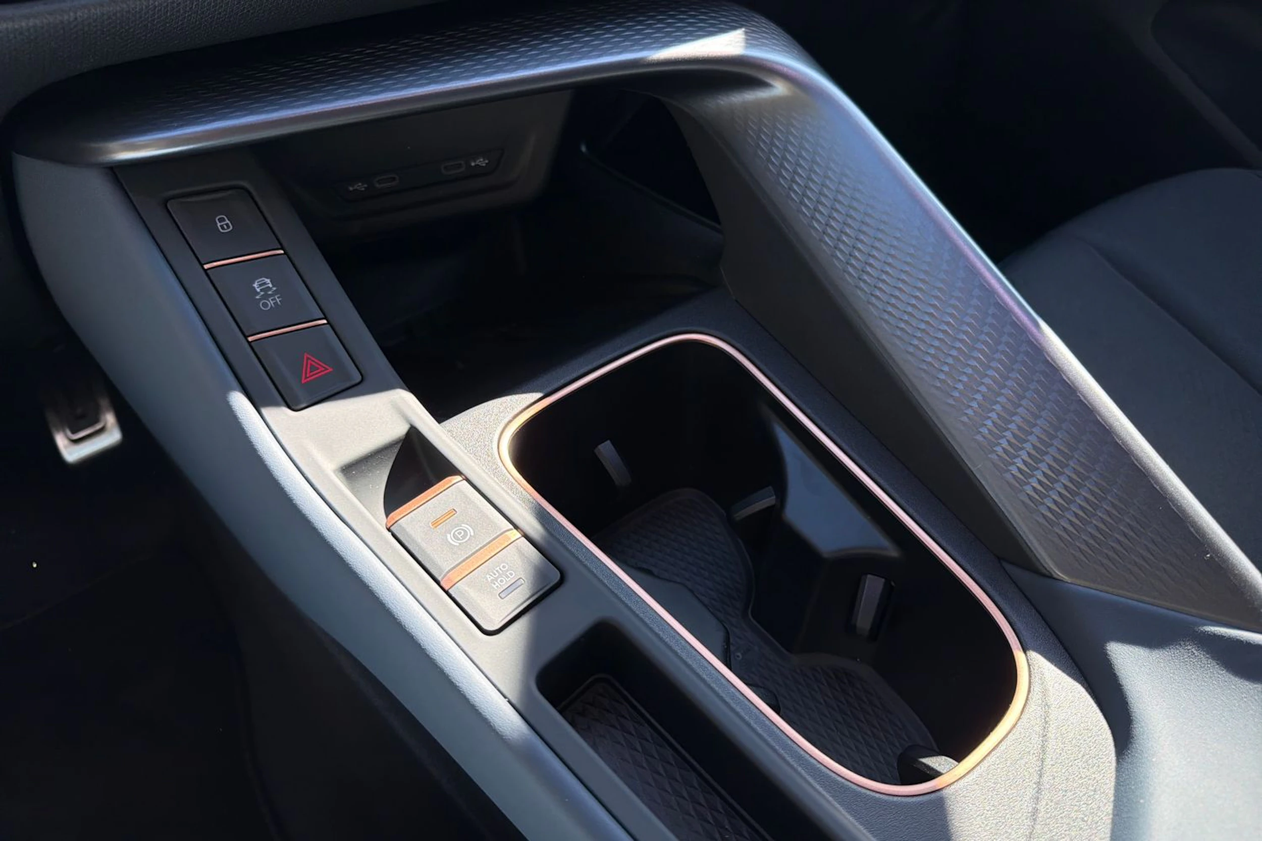 harmaa CUPRA Terramar 2026 kuva 14.