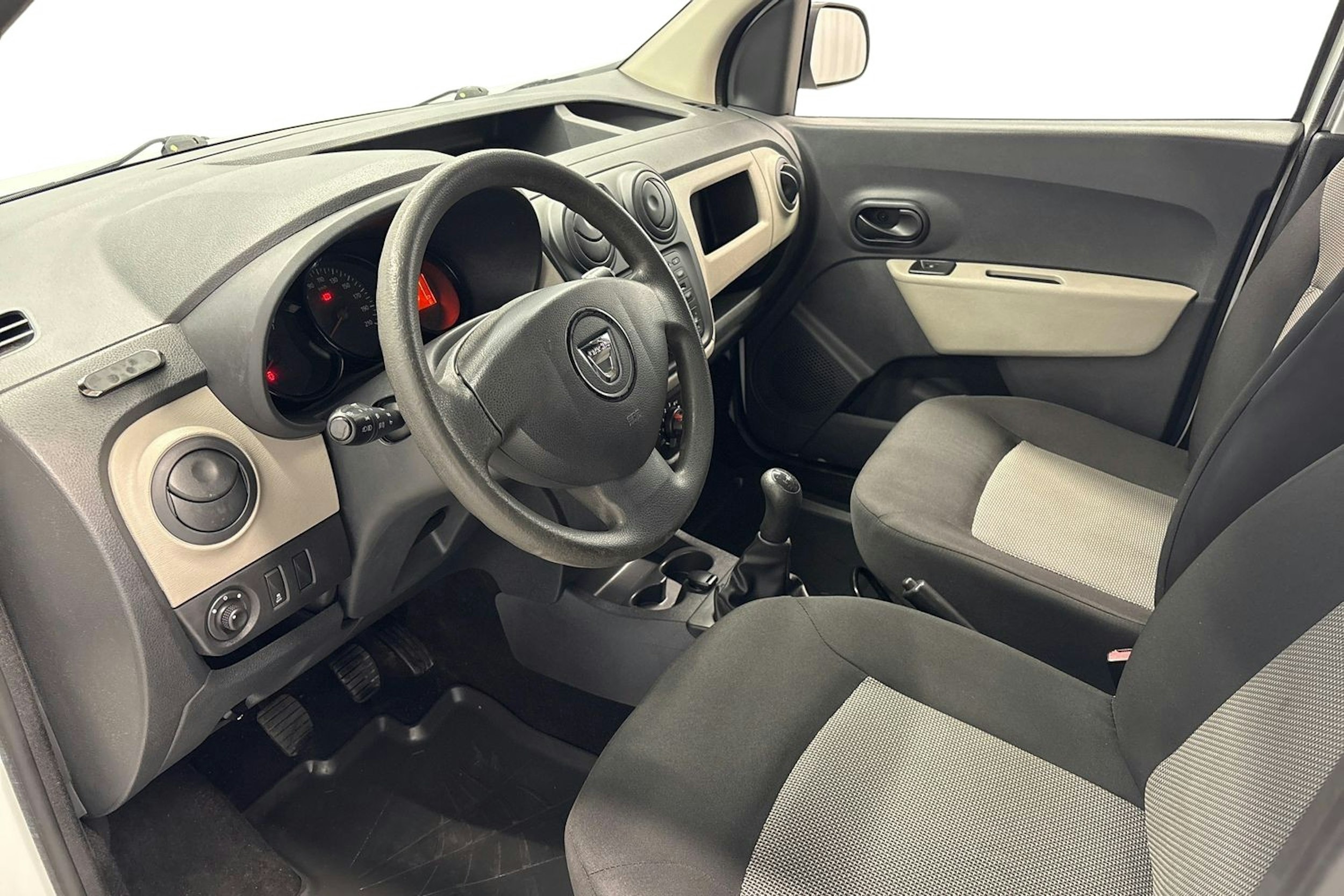 valkoinen Dacia Dokker Van 2015 kuva 7.