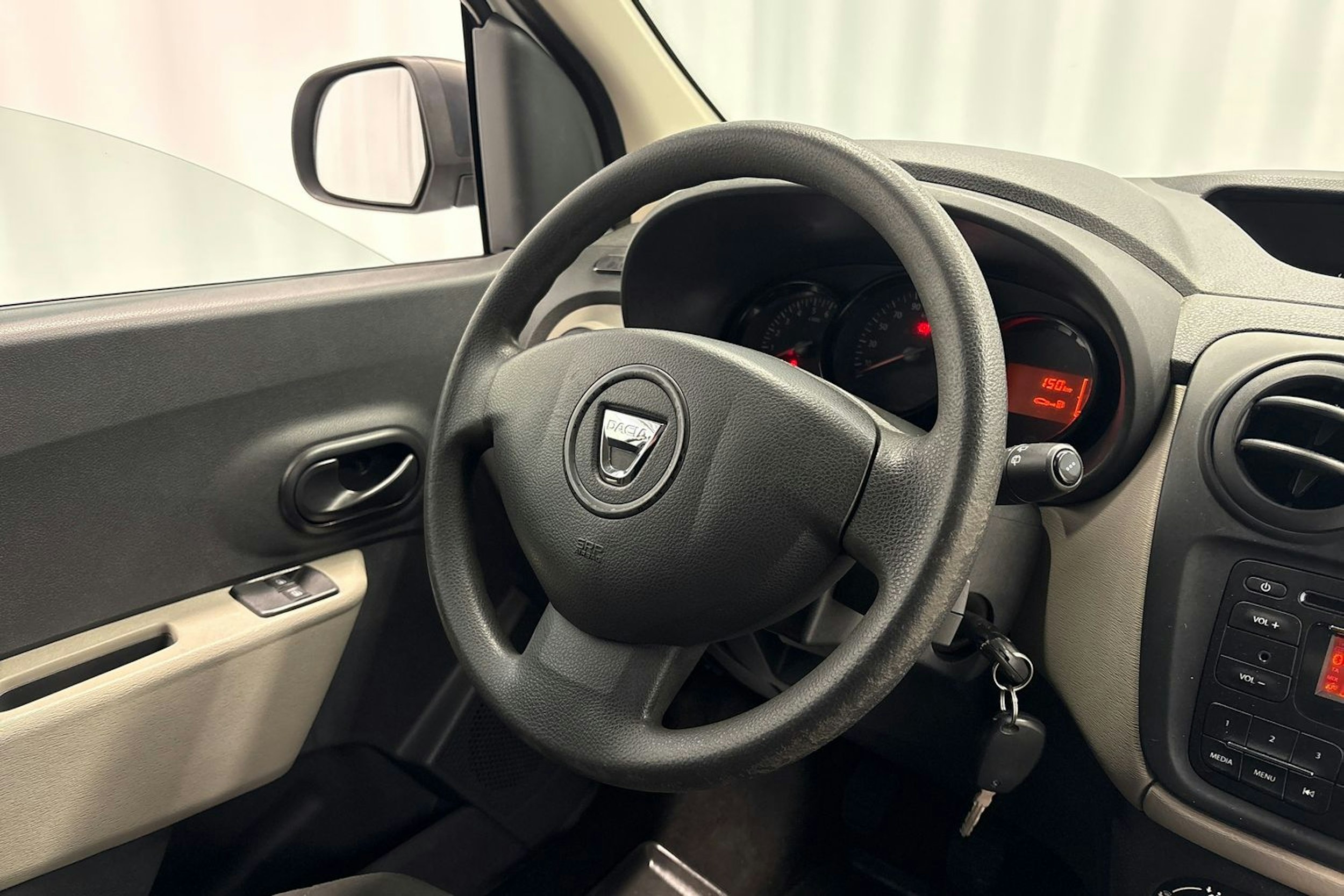 valkoinen Dacia Dokker Van 2015 kuva 13.