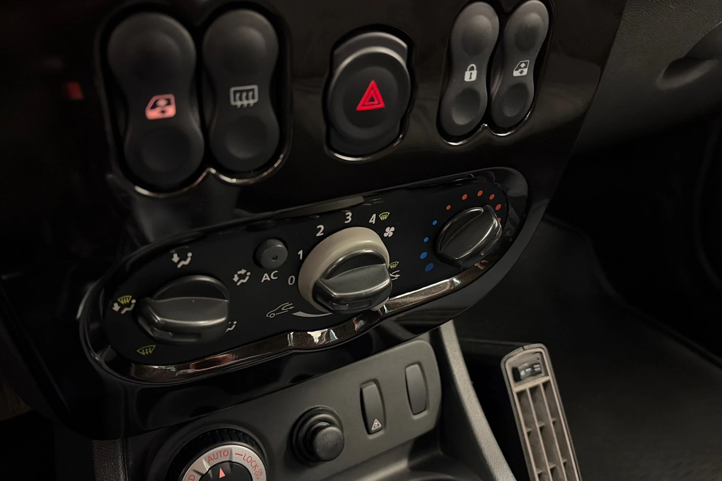 Ruskea (beige) Dacia Duster 2013 kuva 22.