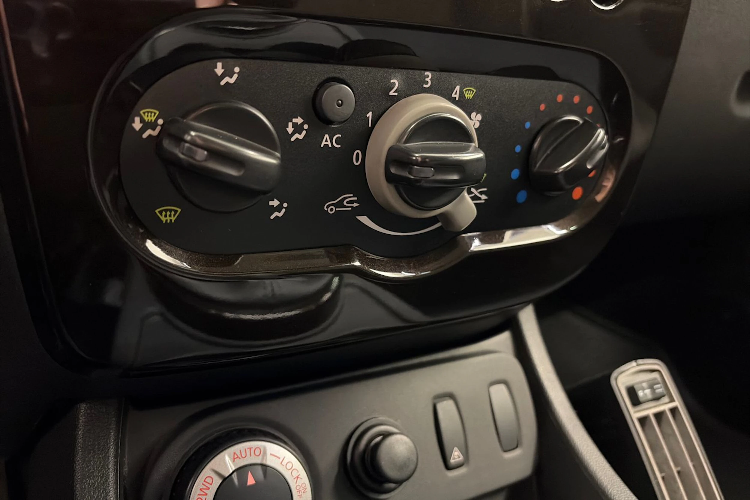 Ruskea (beige) Dacia Duster 2013 kuva 23.