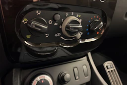 Ruskea (beige) Dacia Duster 2013 kuva 23.