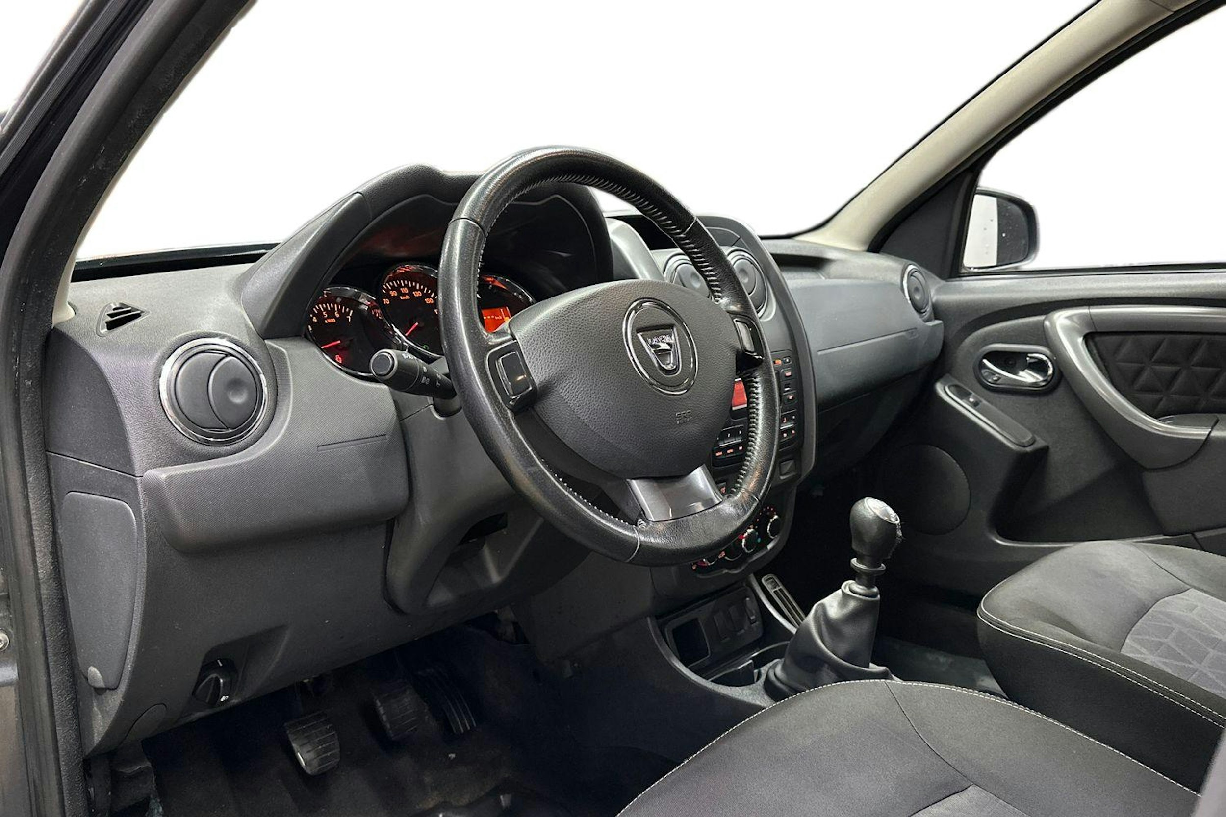 harmaa Dacia Duster 2014 kuva 7.