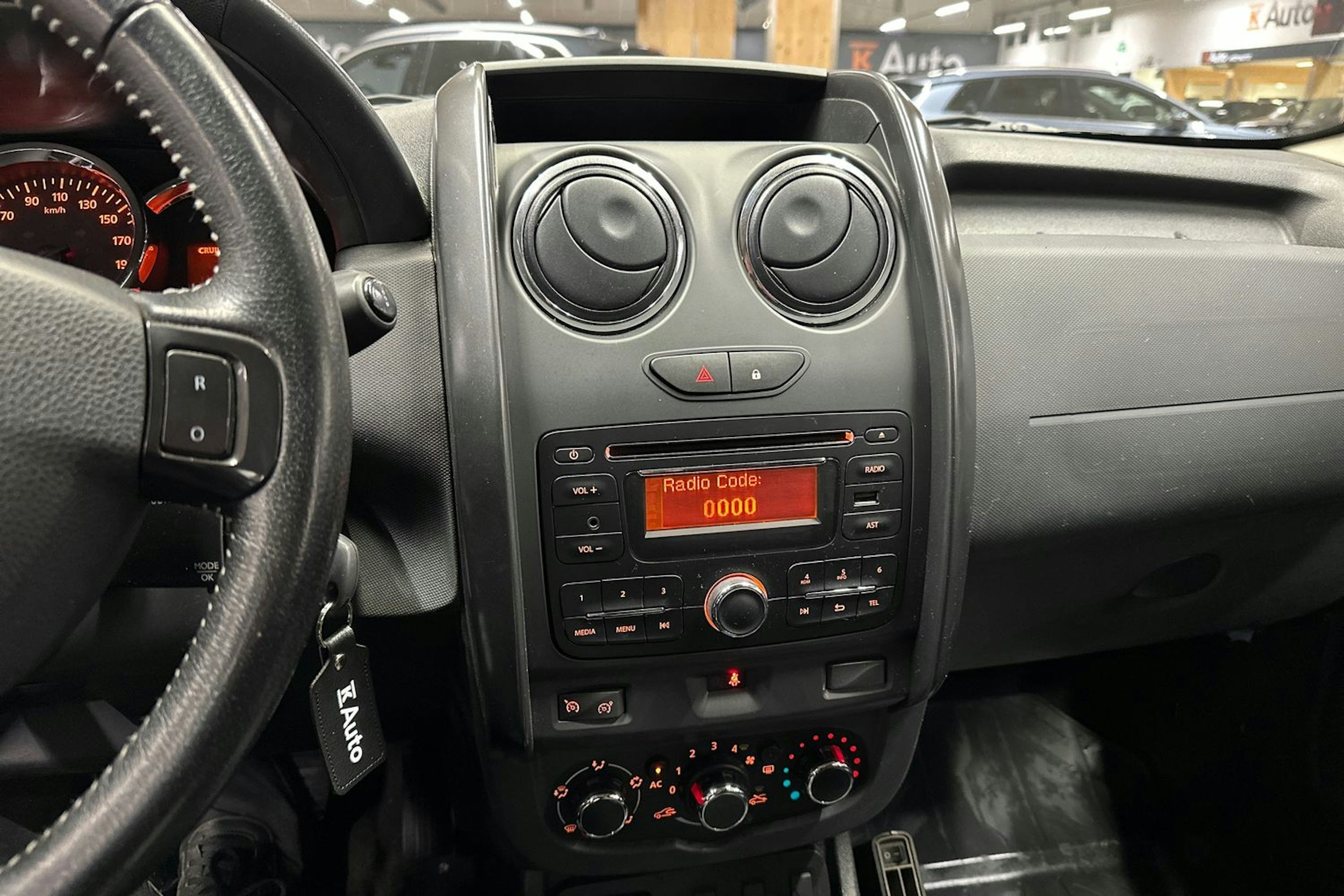 harmaa Dacia Duster 2014 kuva 16.